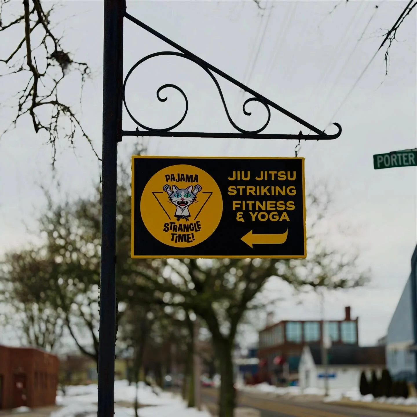 Check out the new Pajama Strangle Time sign! It was hand painted and looks incredible thanks to @_gregwashere_ 

Come check it out. You literally can&rsquo;t miss it.

#pajamastrangletime #gregwashere #handpaintedsigns #providenceart #providencebjj