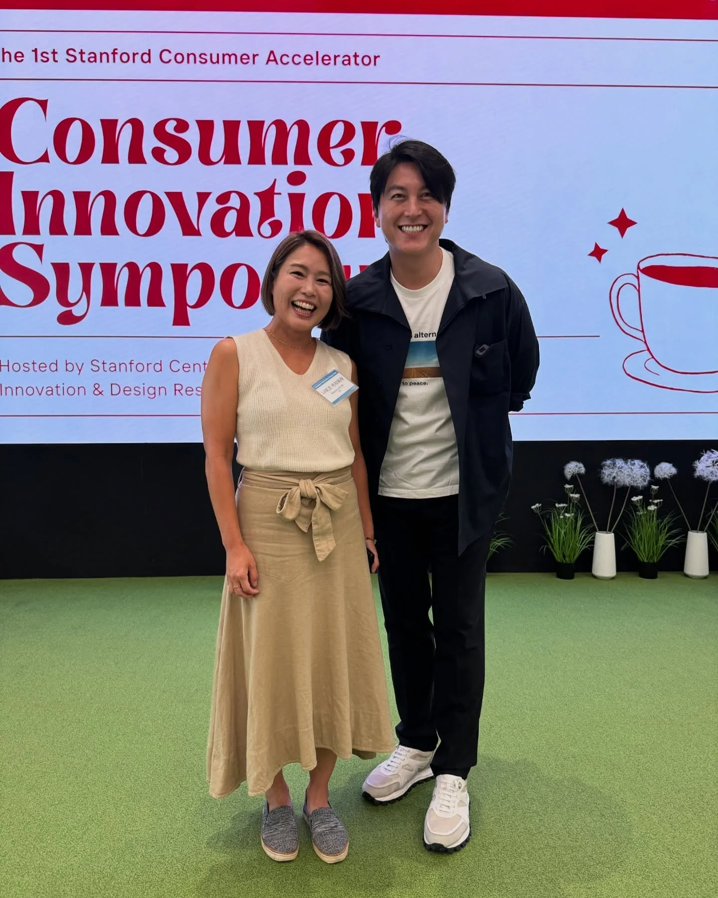 GLOWMEの皆さんにビッグニュースがあります📝なんと、&rdquo;専務&rdquo;に会いました！💪✨

私のGLOWMEワークショップでは、パワーエクササイズ（地位に応じた振る舞いを身につける練習）をリュスヨンさんが出演されているクイーンメーカーというNetflixのドラマを演技教材として使用させて頂いています👩&zwj;🏫 会長役と専務役に分かれて練習するのですが、いつも専務という重役でありながら会長に従うその演技の繊細さに感嘆していました😮&zwj;💨👏

저는 팬이에요