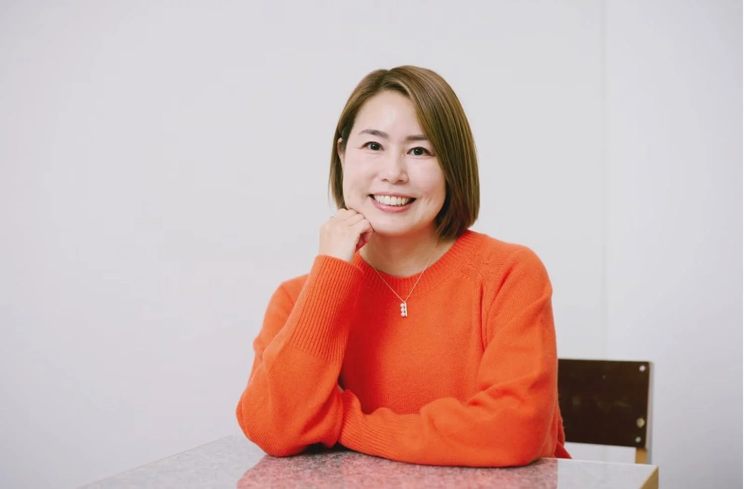 「ベストではないけれど、最良の選択だと思って選びました」
MBAに留学を決めた30歳の時、いくら考えても当時のキャリア上の課題意識に対して「ベスト」の選択肢は浮かびませんでした。ですが、その時、頭にあったのは「最良の選択肢を取る」こと。留学の最中や直後は辛いことも多く、行かなきゃ良かったと思うことも多かったですが、最終的には「何もしない」よりも圧倒的に私の人生に沢山のものをもたらしてくれたのではないかと思います。

人生は有限。その時々で、自分が考える最良を「決める」ことが人生を動かす上で大切な