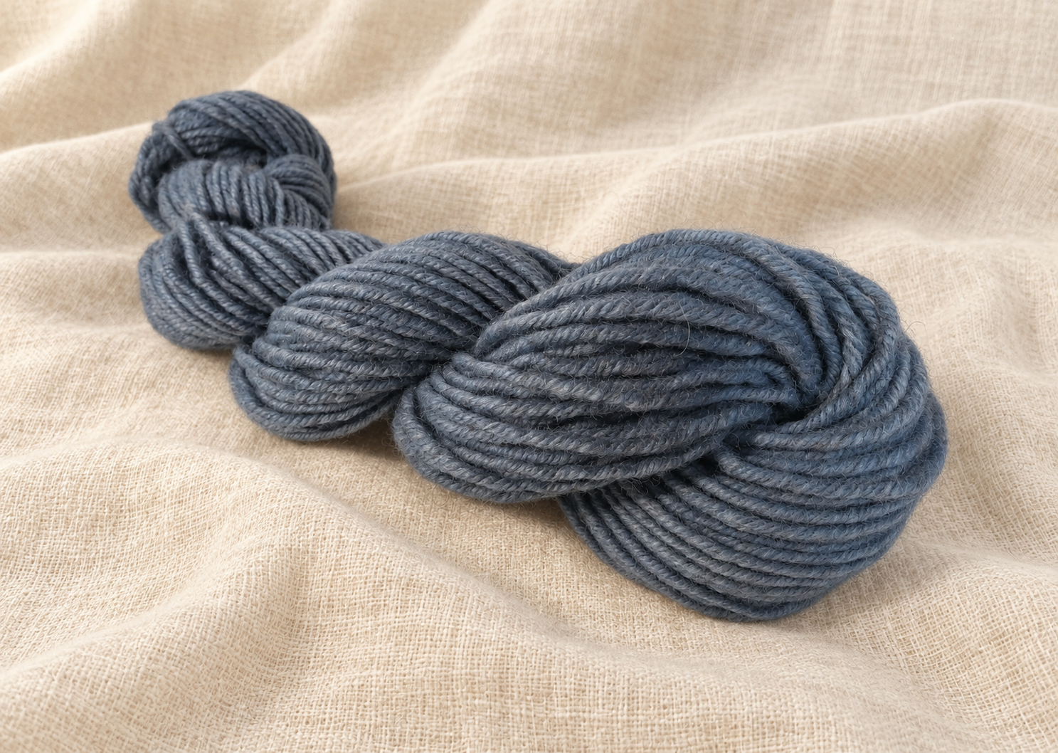 dark gray yarn chat.png