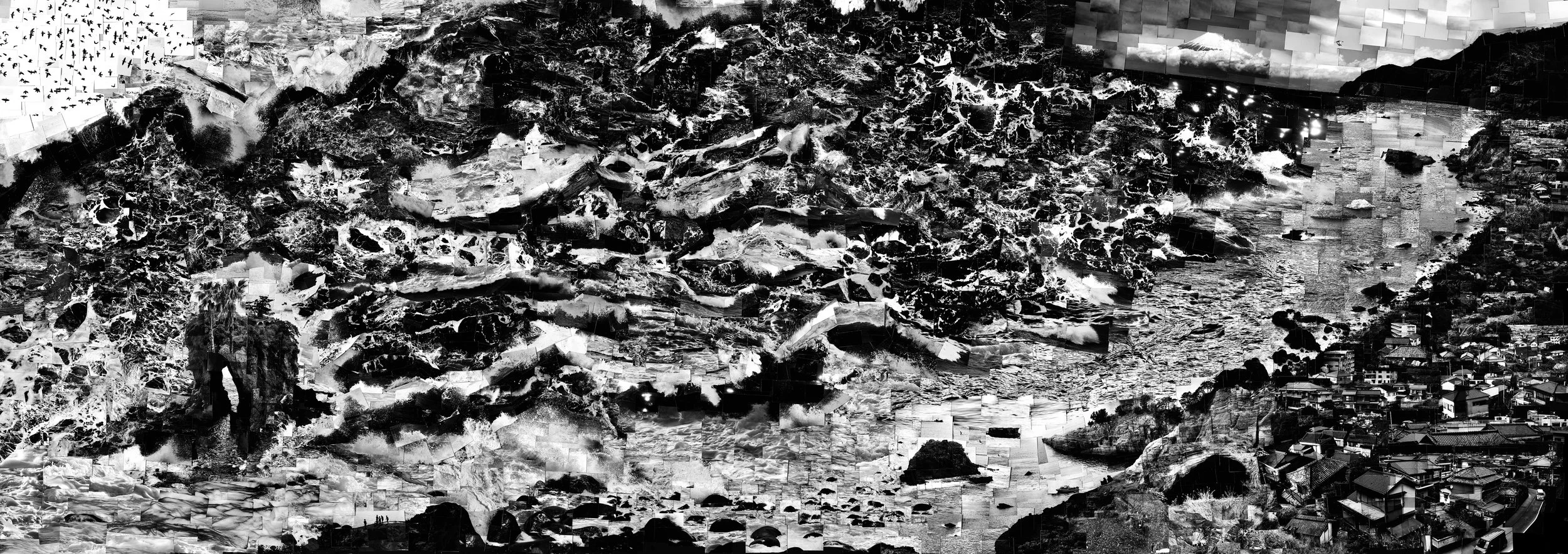自然の風景と都市の風景が合成された黒と白のパノラマ画像