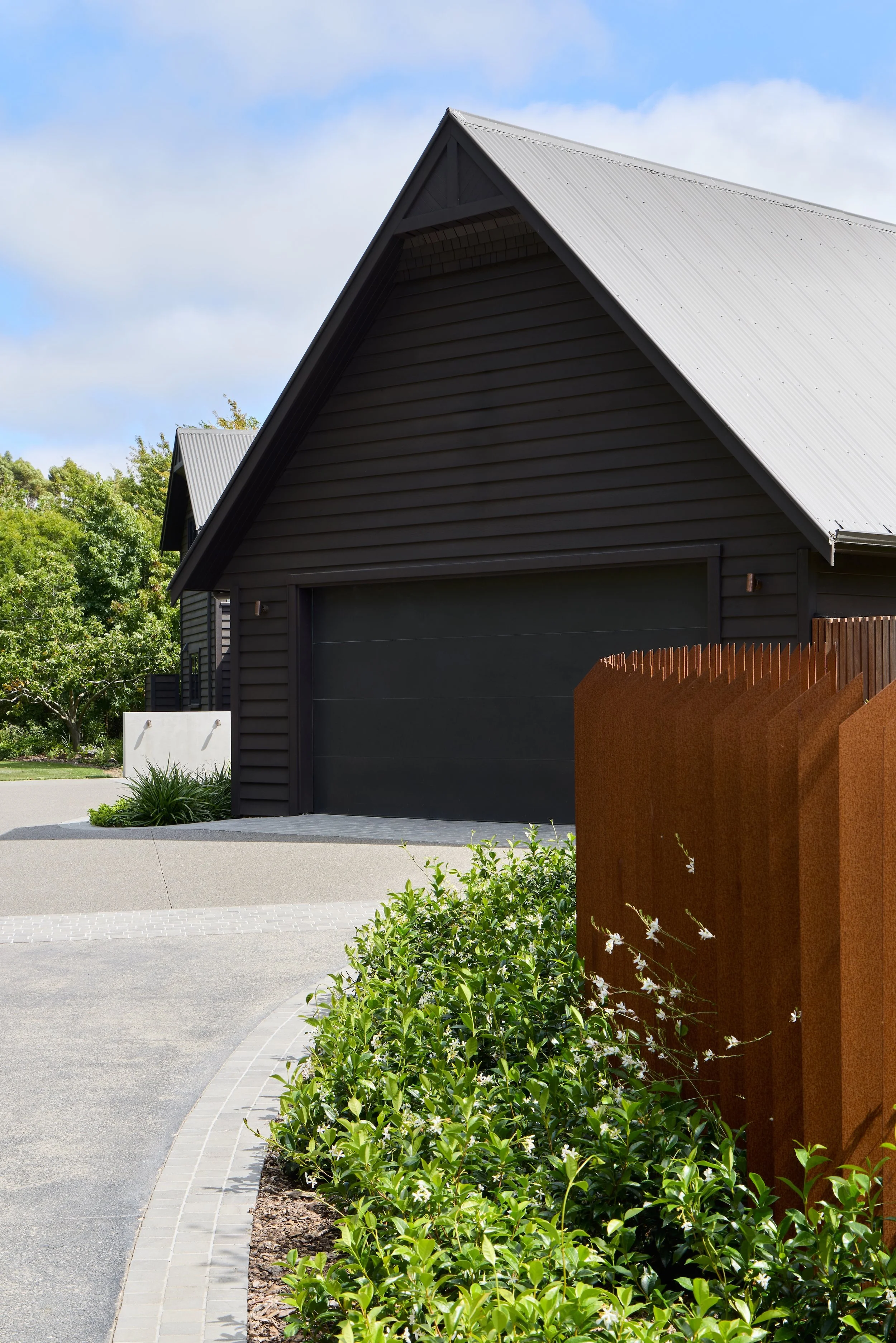 Greenslade Residence Tai Tapu – lakeside home alteration with oak, cedar and clay plaster interiors by AW Architects (2026)