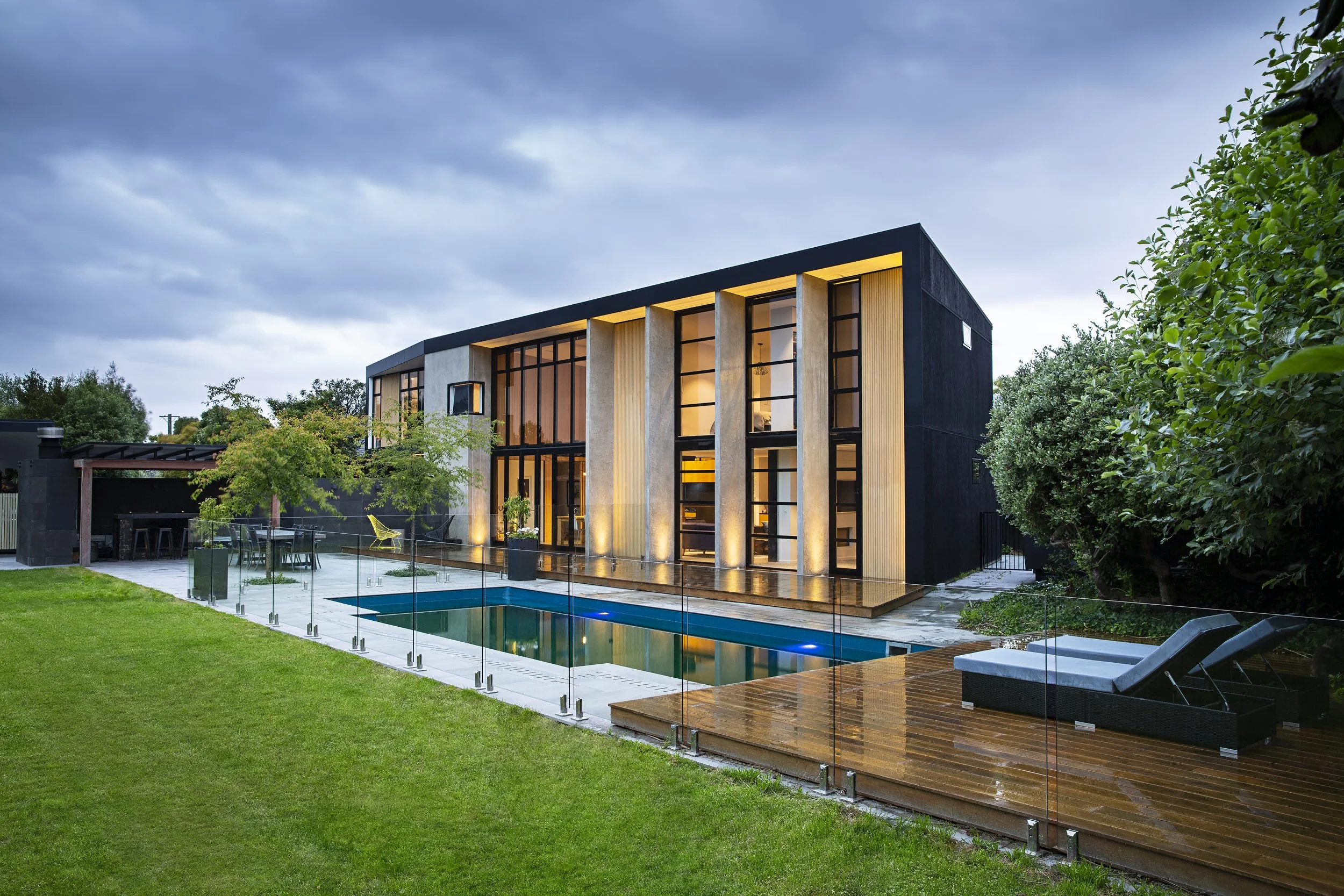 Strowan Christchurch contemporary home with concrete wing walls – AW Architects
