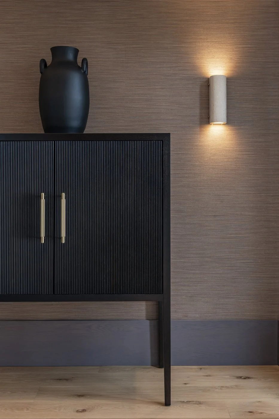 Mainland Capital Office – Christchurch boutique workplace with leather, wood and brass interiors by AW Architects, Best Awards Bronze 2023