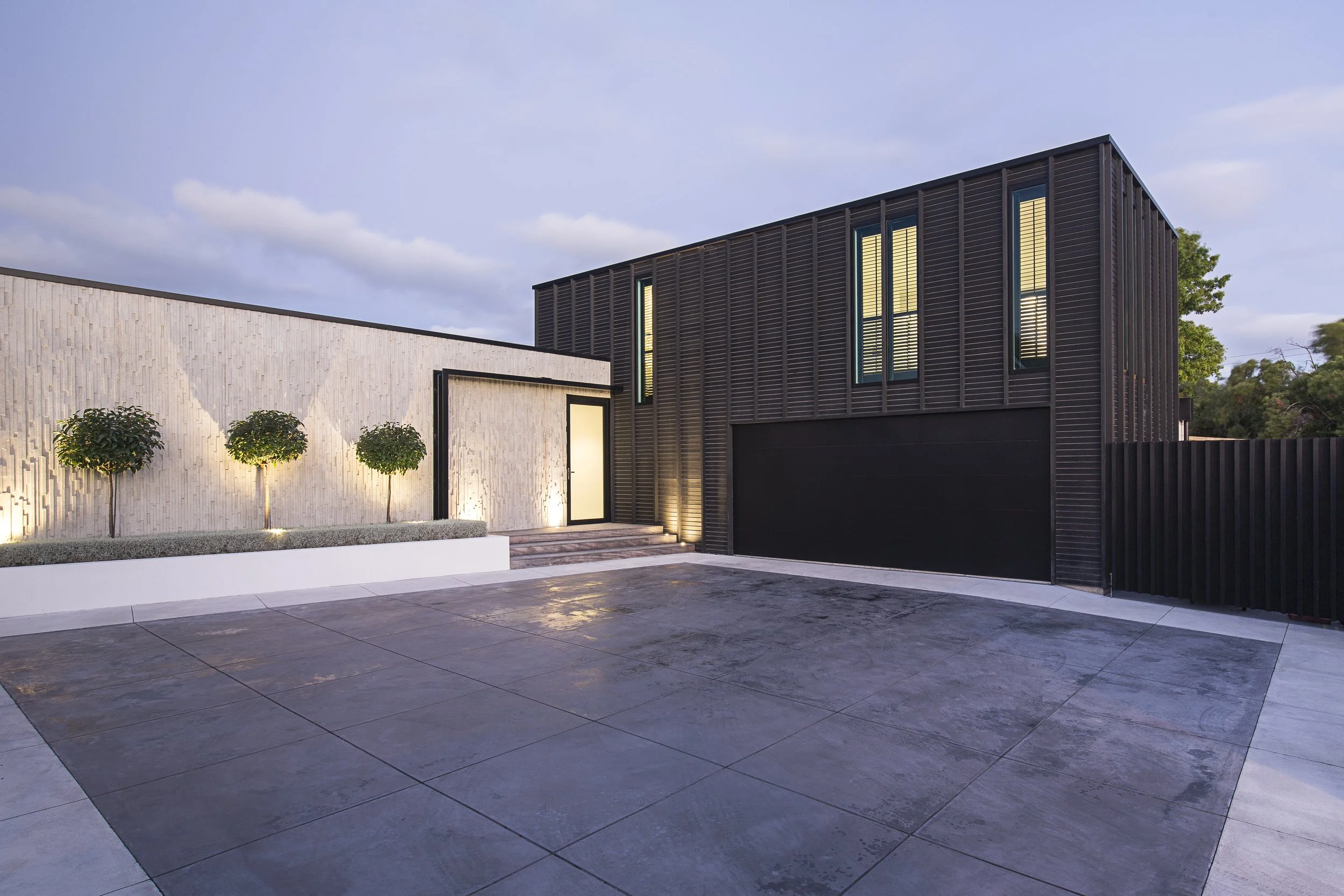 Barrington St House – timber-clad Christchurch residence with dramatic street frontage by AW Architects (2016)