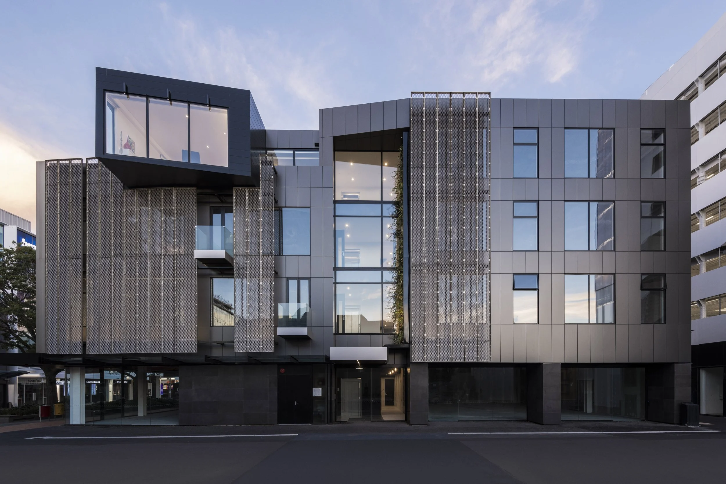 Cashel Mall Christchurch multi use commercial rebuild with bronze fins – AW Architects