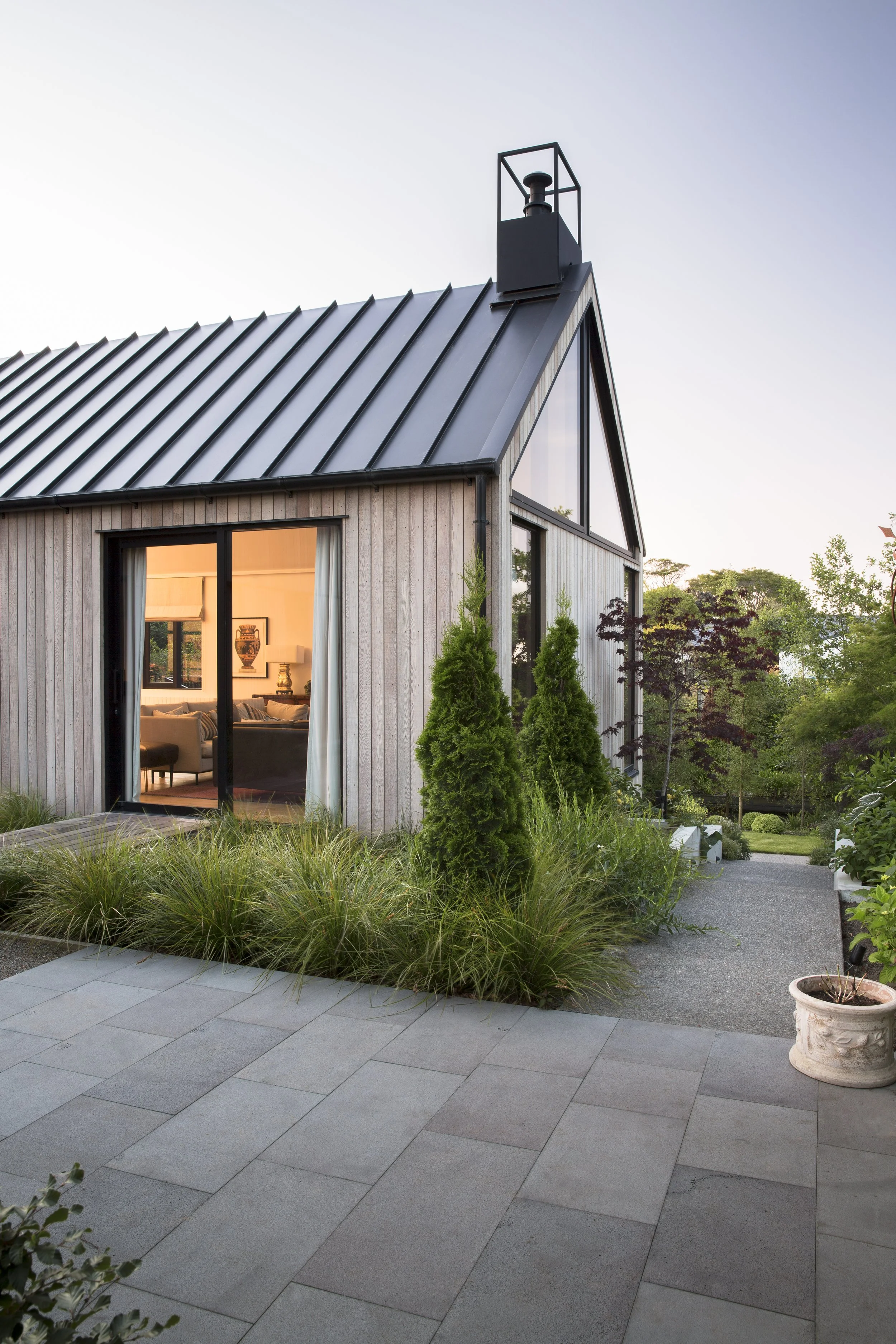 Fendalton riverside house with cedar cladding – AW Architects NZIA 2022