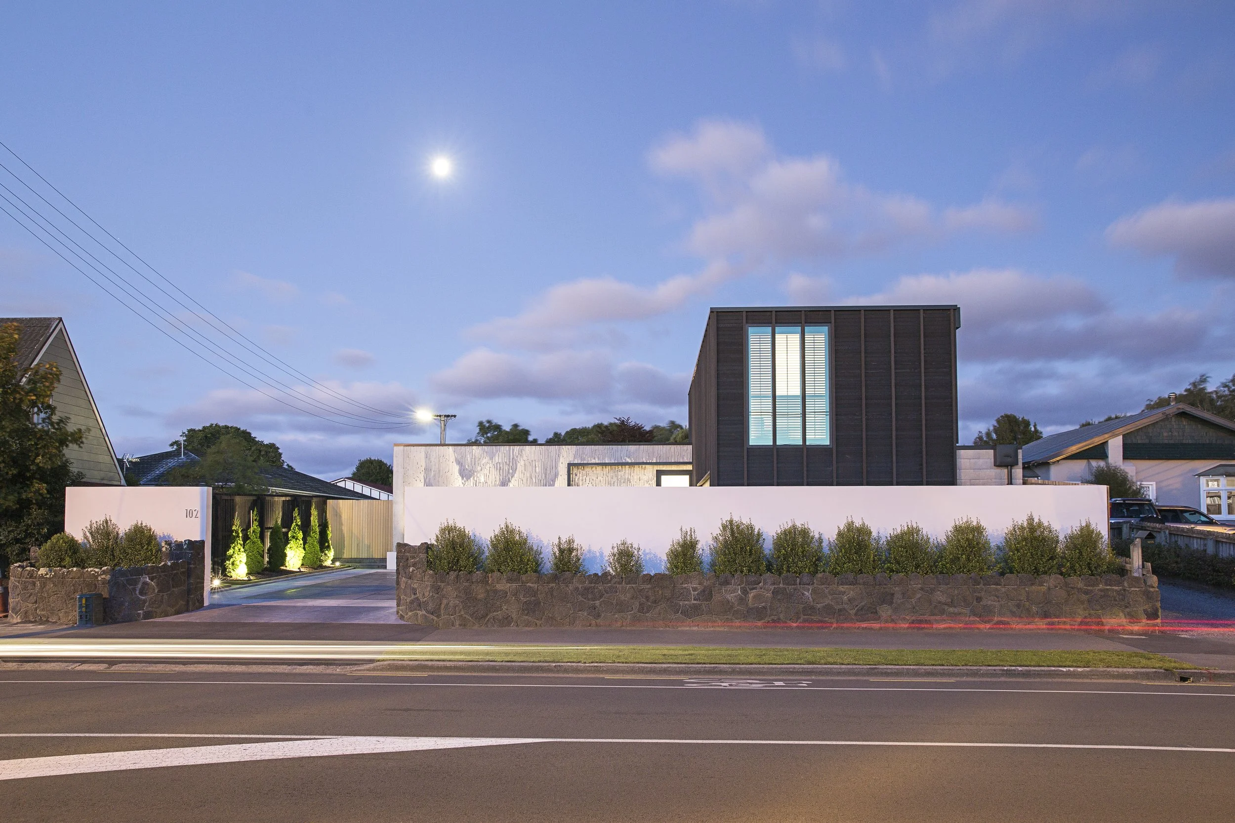 Barrington St House – timber-clad Christchurch residence with dramatic street frontage by AW Architects (2016)