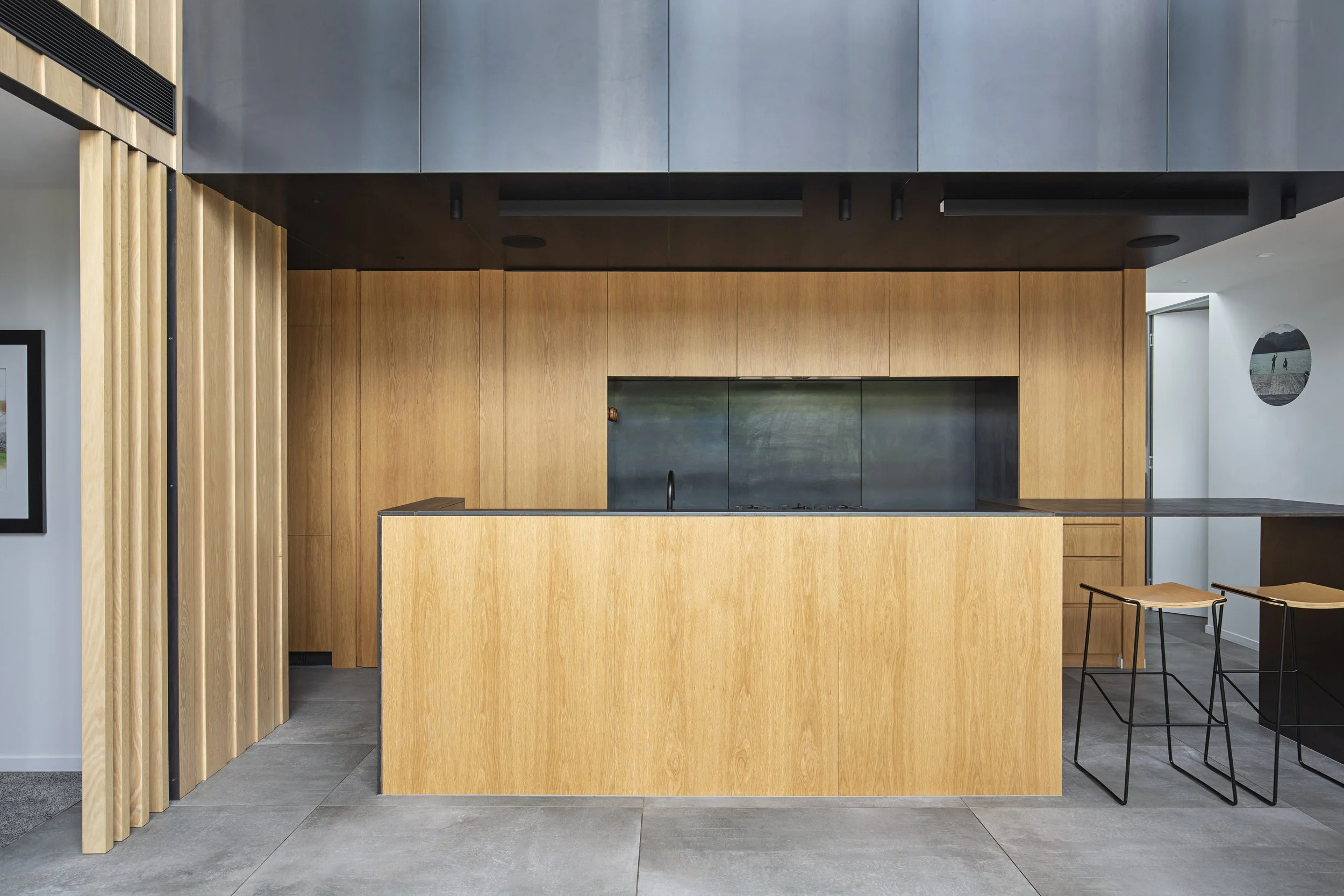 Strowan Christchurch contemporary home with concrete wing walls – AW Architects