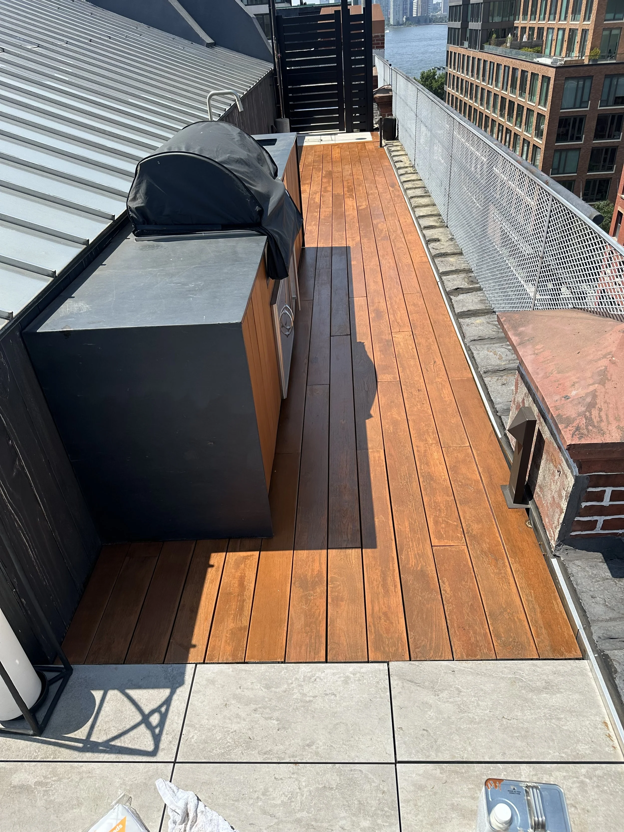 This project shows how Dan Robert Builds transforms worn rooftop decks into beautiful, long-lasting spaces.
We stripped the surface, repaired seams, and applied a rich, UV-resistant stain that brings out the natural warmth of the wood while protectin