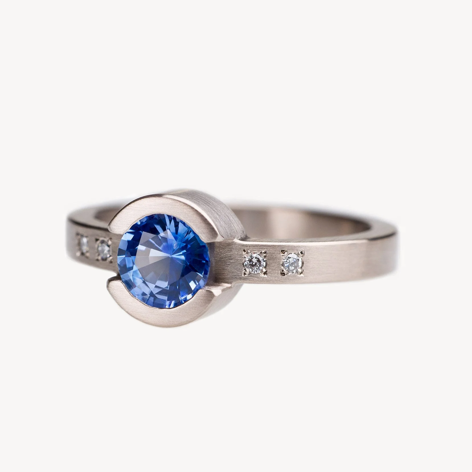ceylon-circular-solitaire-gallery-2.jpg