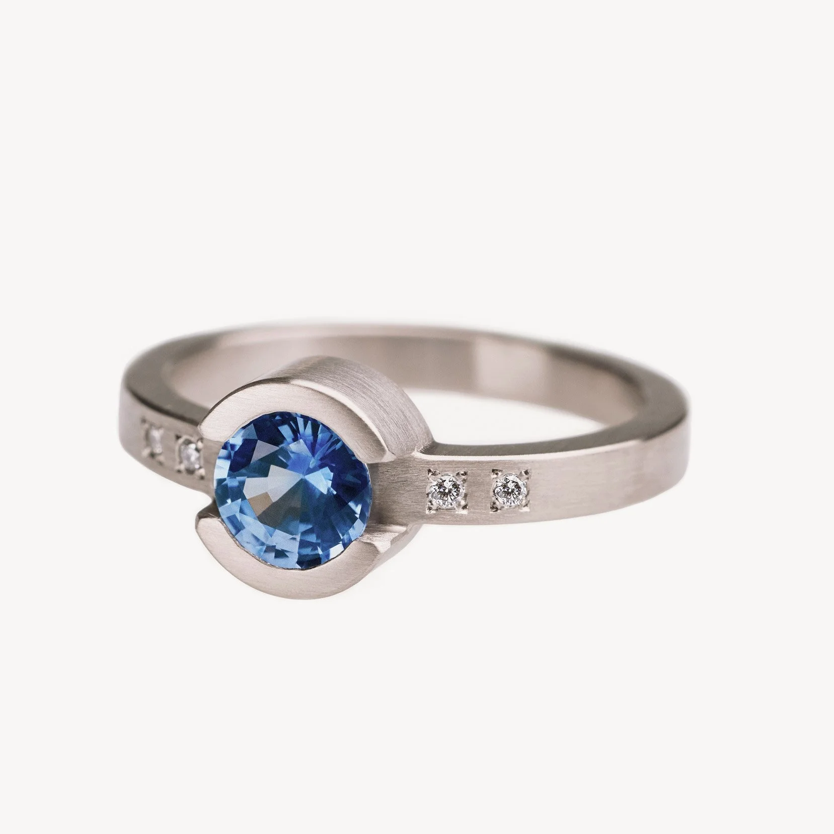 ceylon-circular-solitaire-gallery-3.jpg