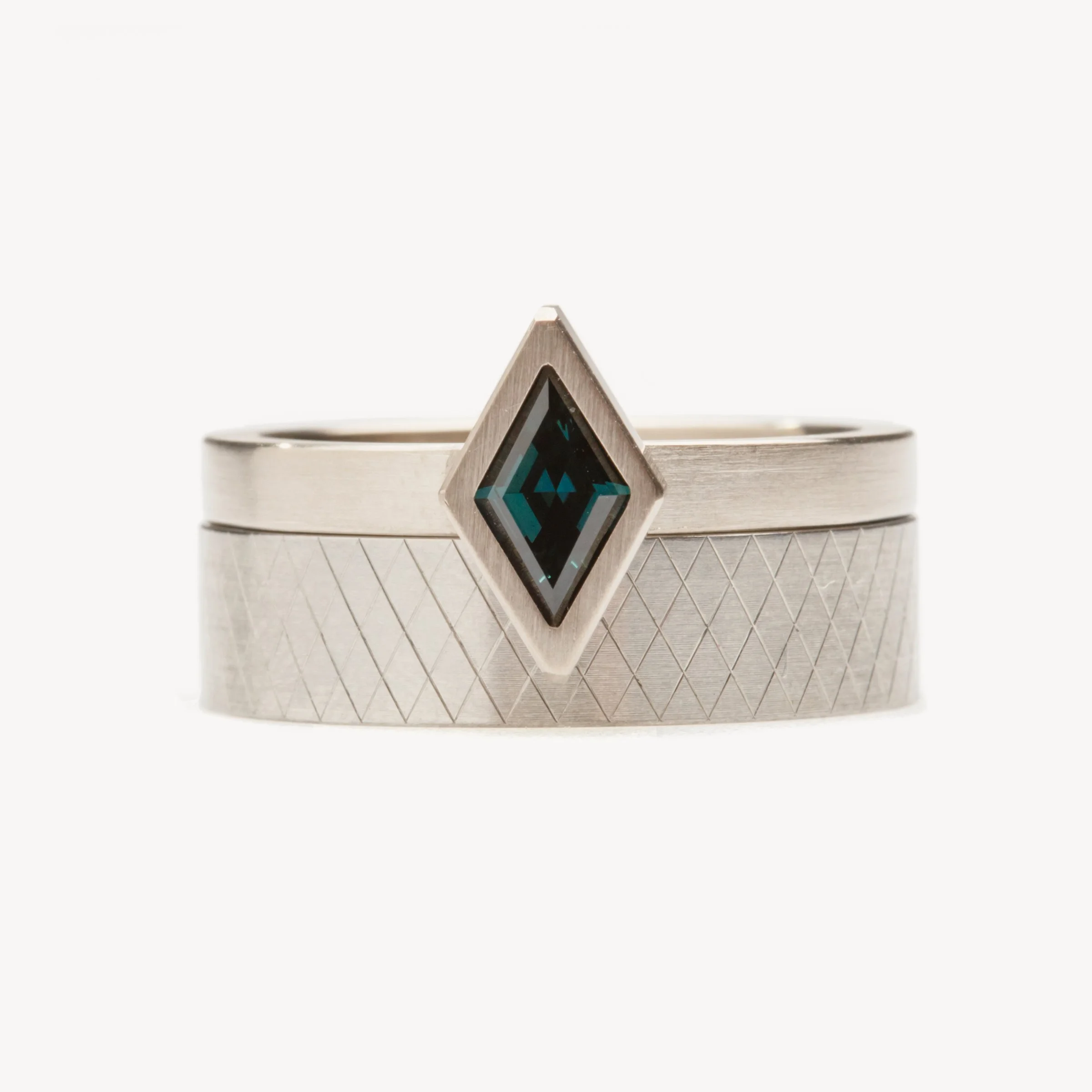 cr_ms_sapphire-kite-ring_2.jpg