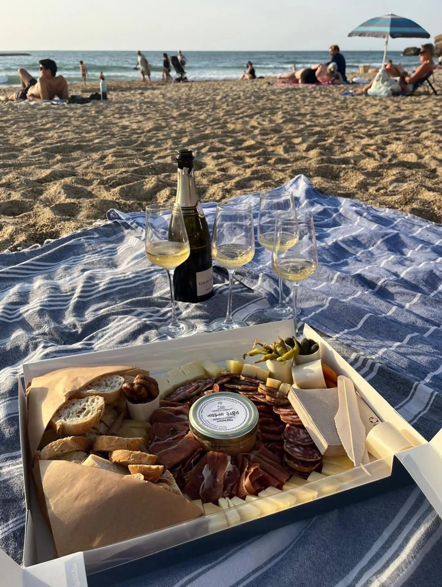 Hello la communaut&eacute; ! 

Qui dit rentr&eacute;e, dit aussi nouveaut&eacute;s chez APERO BOX by ATLANTIC STREET.

Et pour le lancement officiel de l&rsquo;activit&eacute;, on a de belles annonces &agrave; partager avec vous 🙌

Nous sommes d&eac