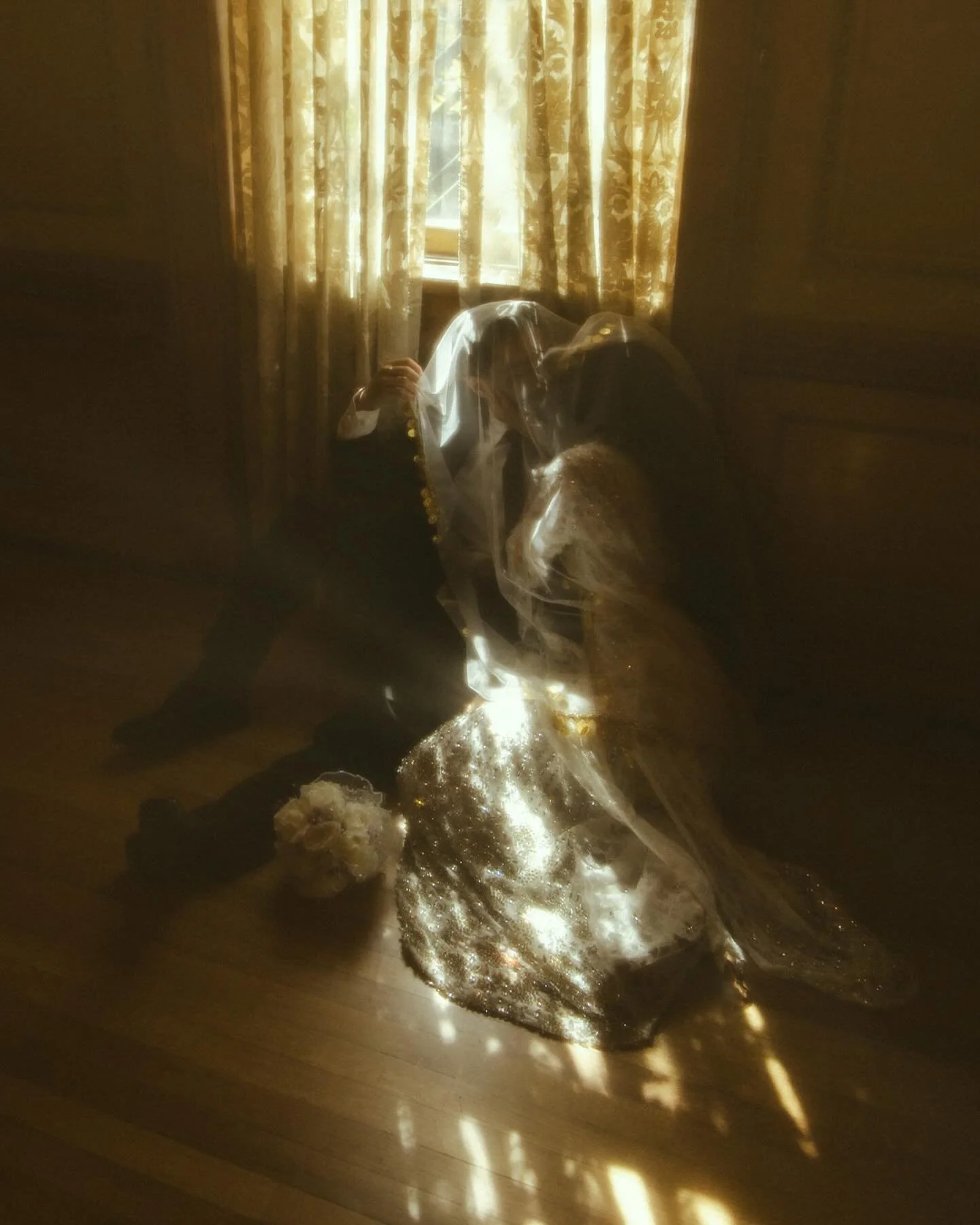taking these photos and editing them- has been a DREAM. this venue has got to be the most prettiest place i&rsquo;ve ever seen and the way her dress caught the light actually left me speechless