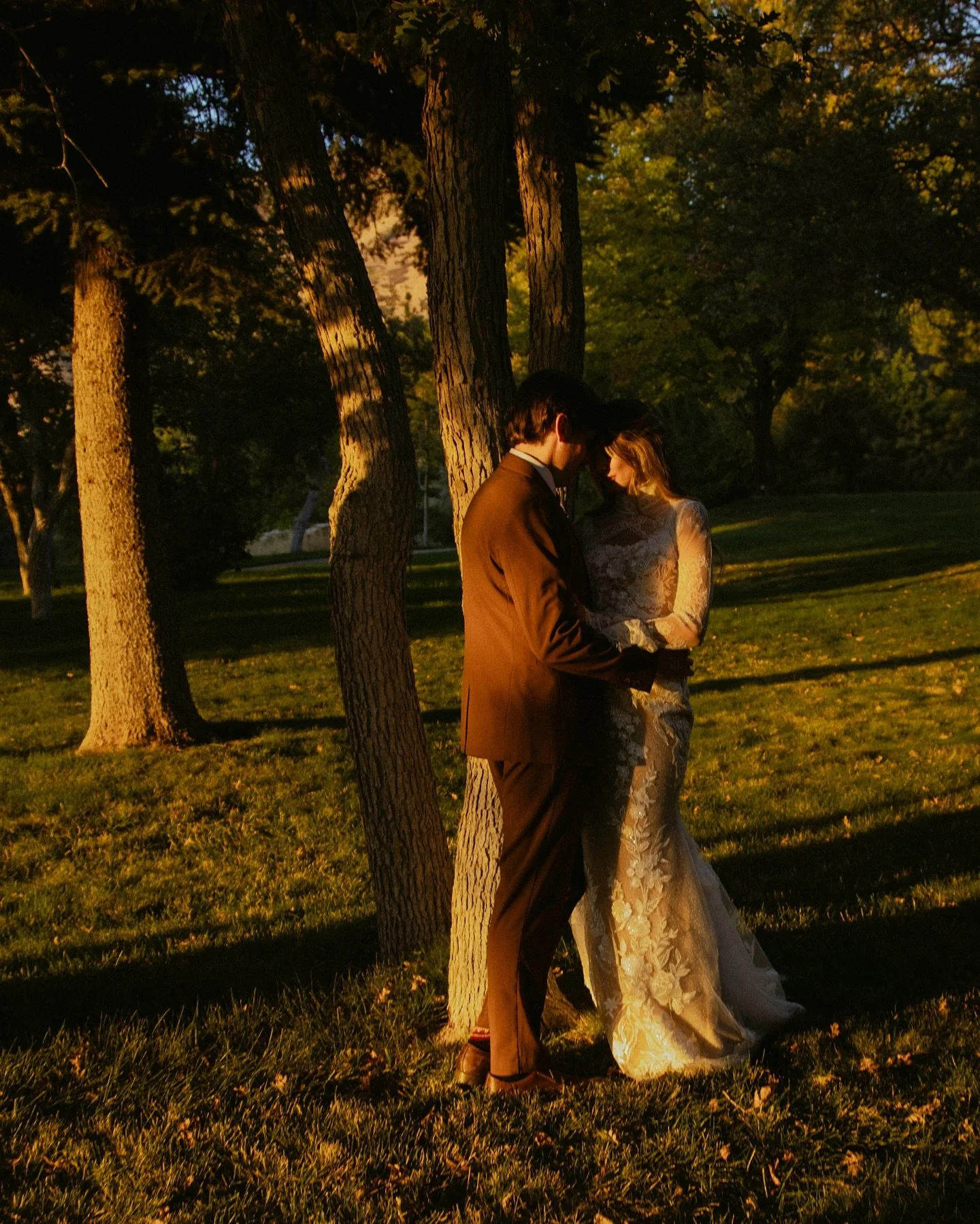 geez this autumn wedding was an absolute dream and there are way too many favs I have from the gallery- but here are a few 🦋 

thank you Alex &amp; Jordan for trusting me to capture your beautiful day 🖤 

#cinematicweddingphotographer #utahcinemati