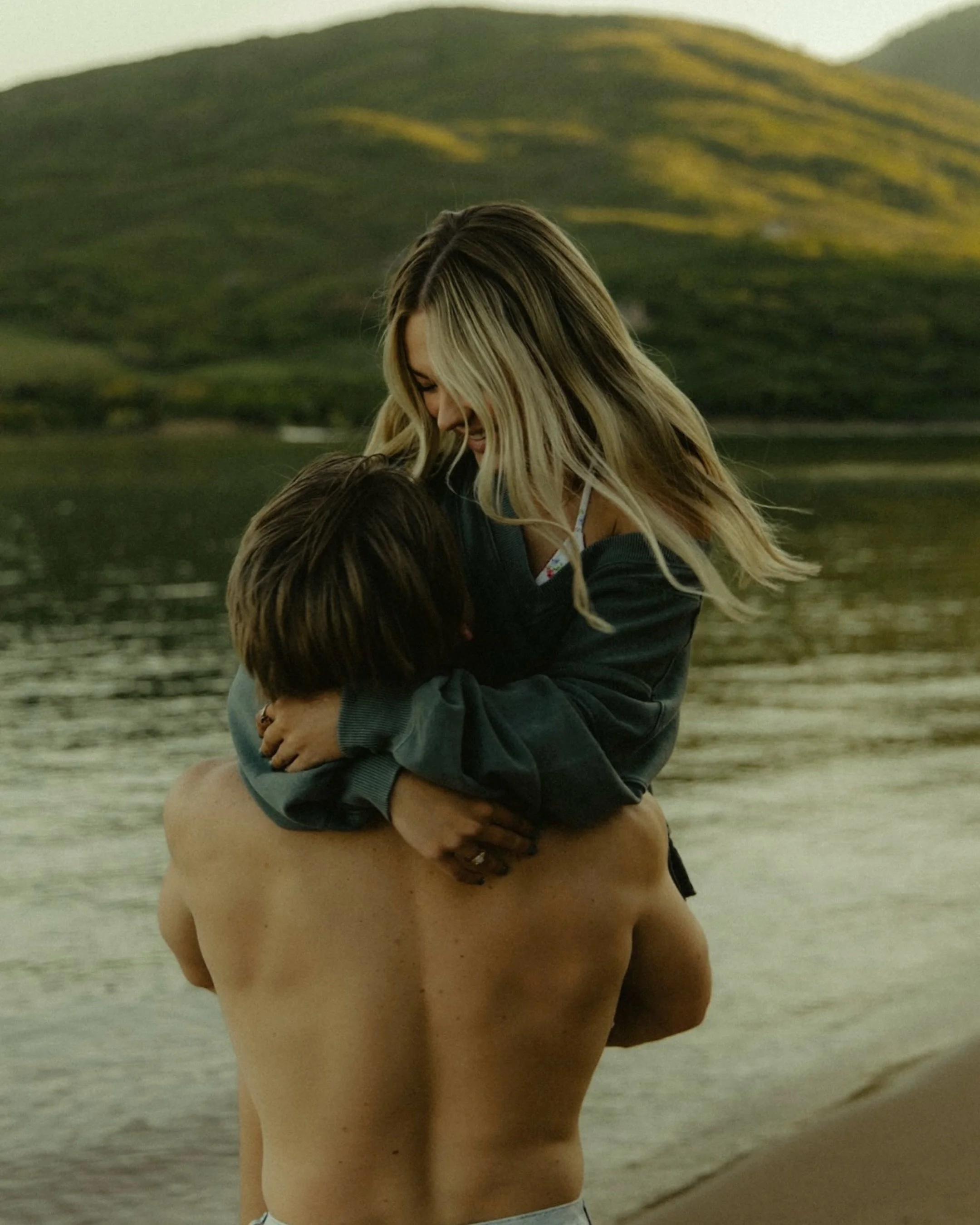 Kambree + Bridger get engaged! 

this was the first time i had a surprise proposal happen during a photoshoot and it was literally the most precious thing ive ever seen 🥹