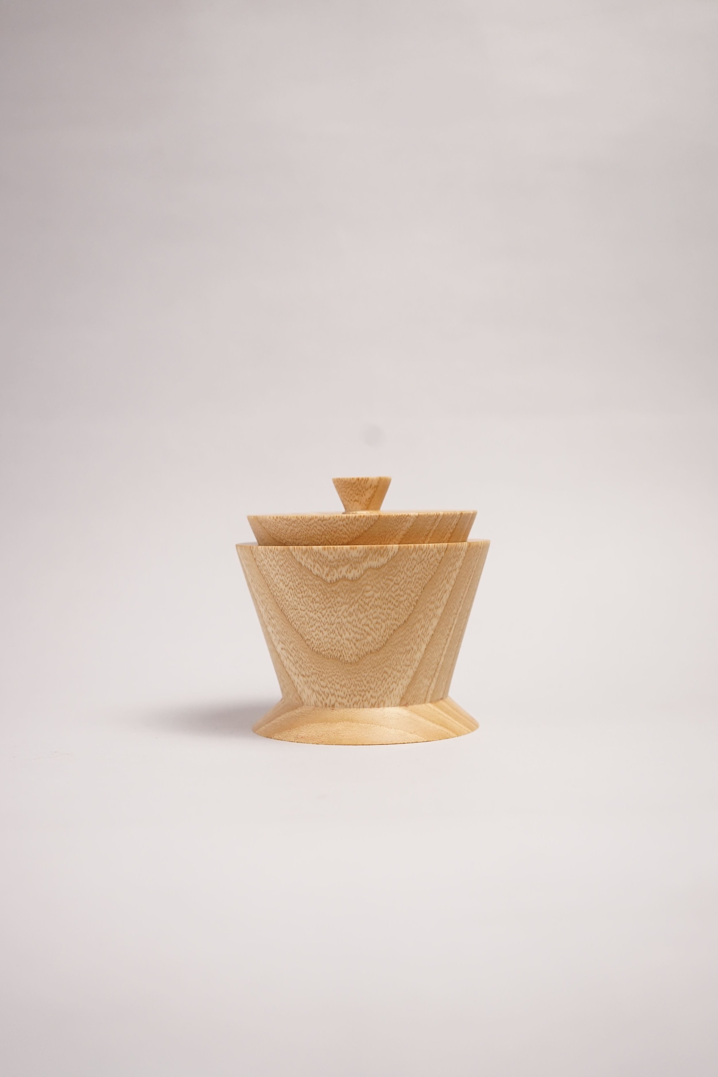 producto en madera utilizando torno