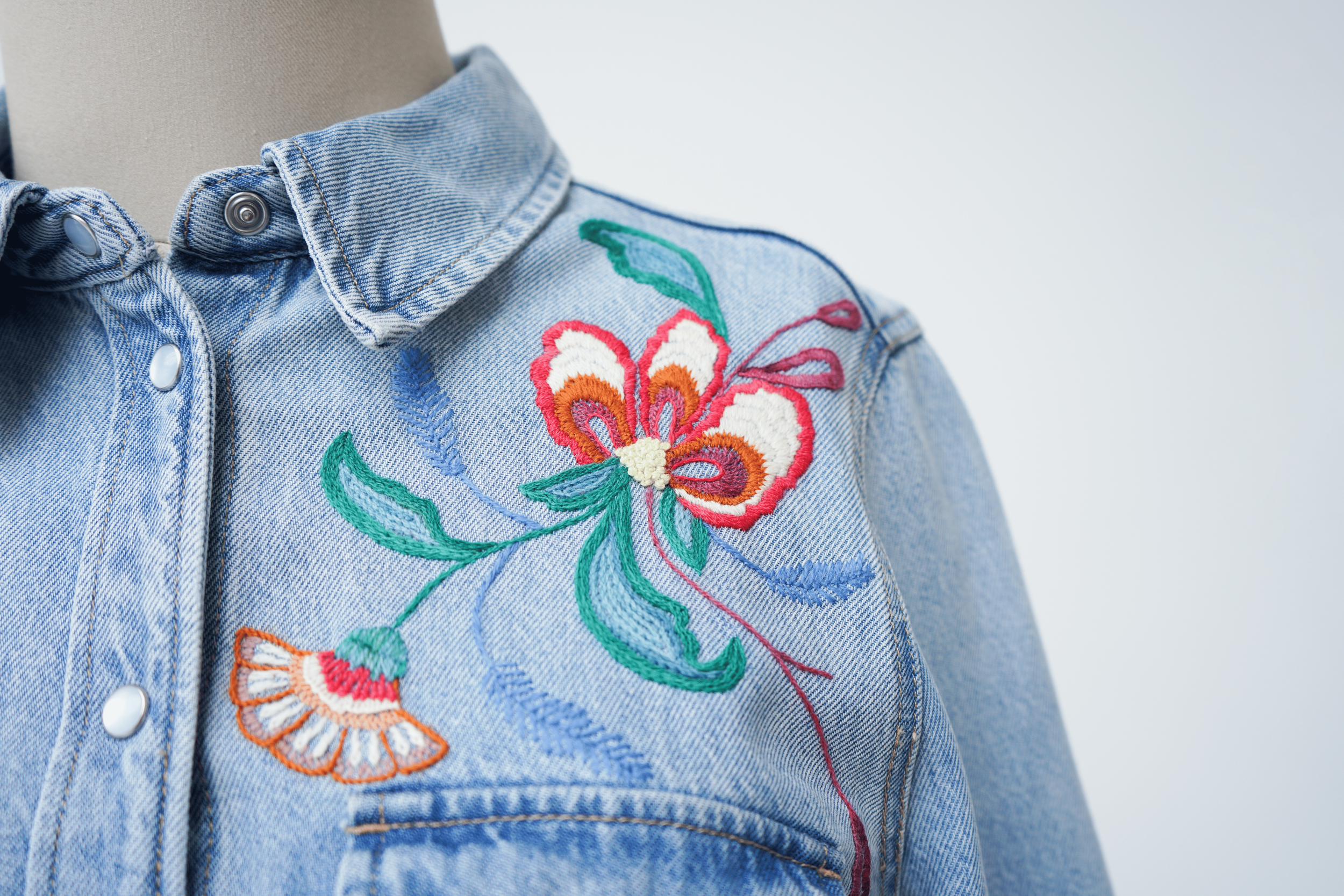 Borda tu prenda sobre Denim