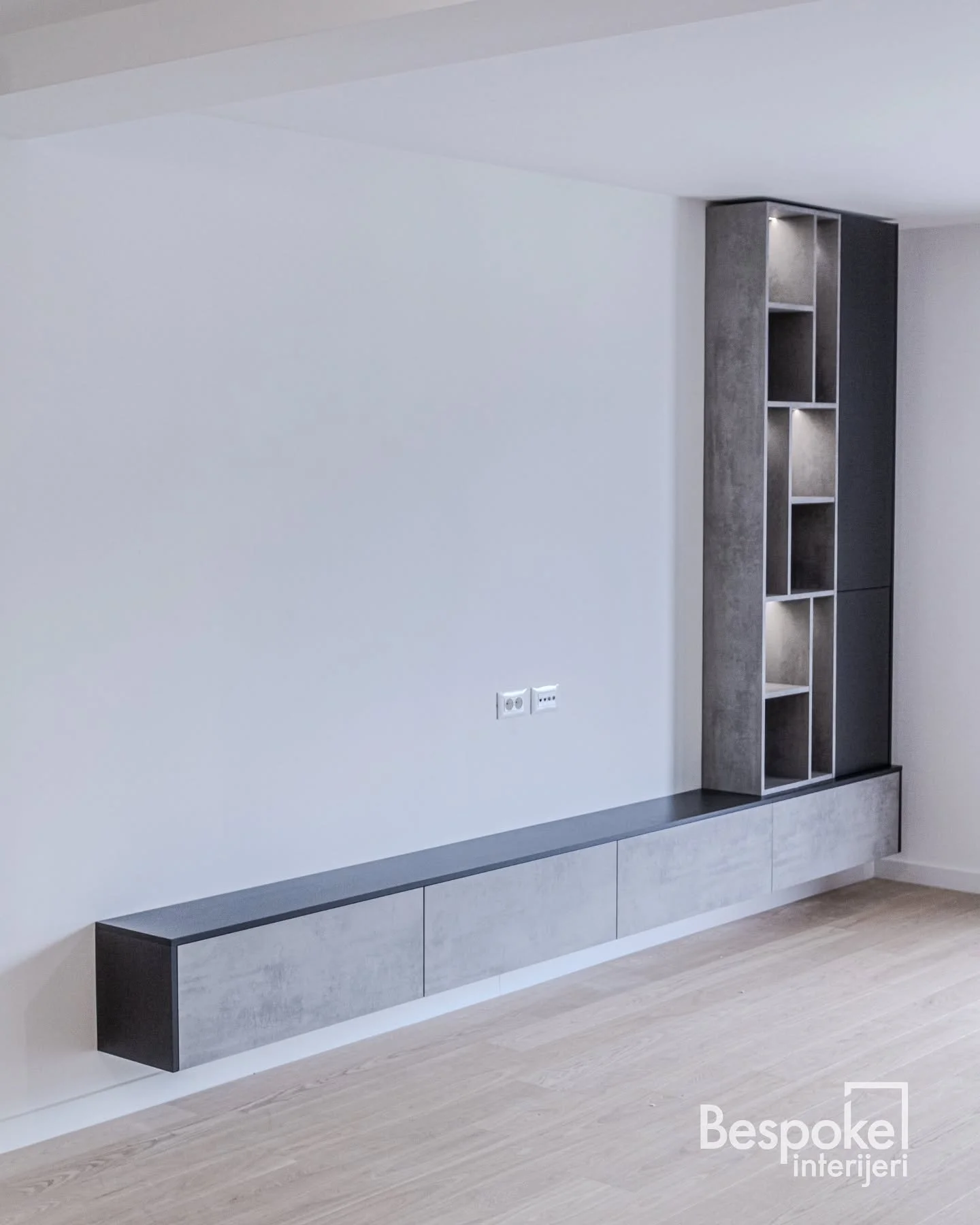 Tv komoda i ormari po mjeri u DA4 Artstone Ossido i U961 ST7 Grafitno crna dekorima ✨️