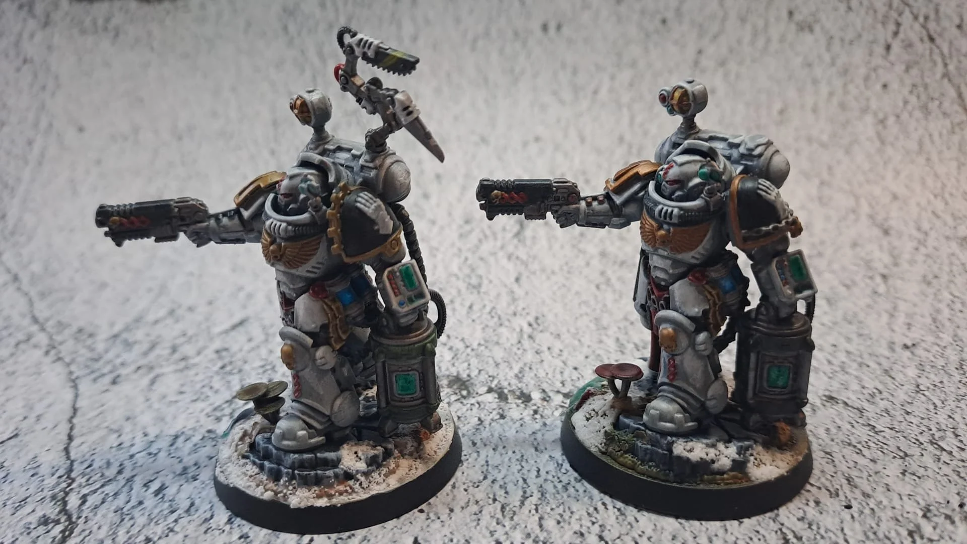 Warhammer 40K Iron Hands Apothecary
