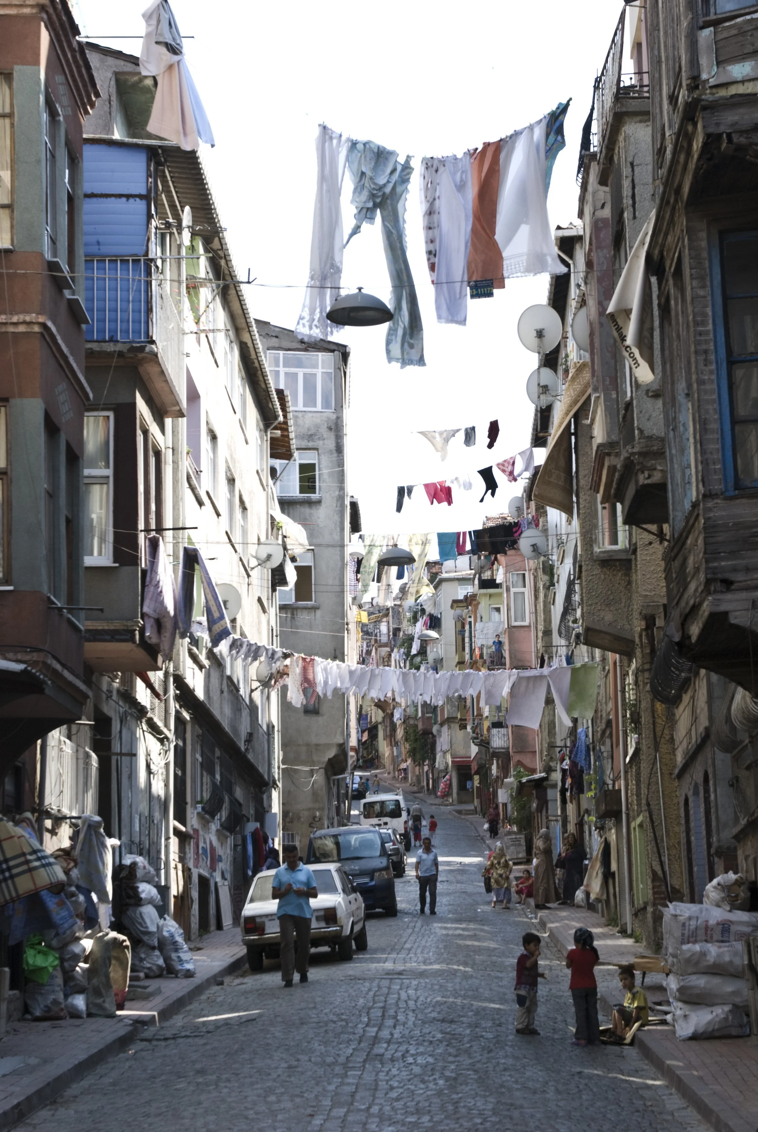 Istanbul - quartiere di Fener: il nucleo storico risale all'epoca bizantina. Dopo la conquista ottomana divenne il principale centro della comunità greco-ortodossa. Tuttora ospita il Patriarcato ecumenico di Costantinopoli.
