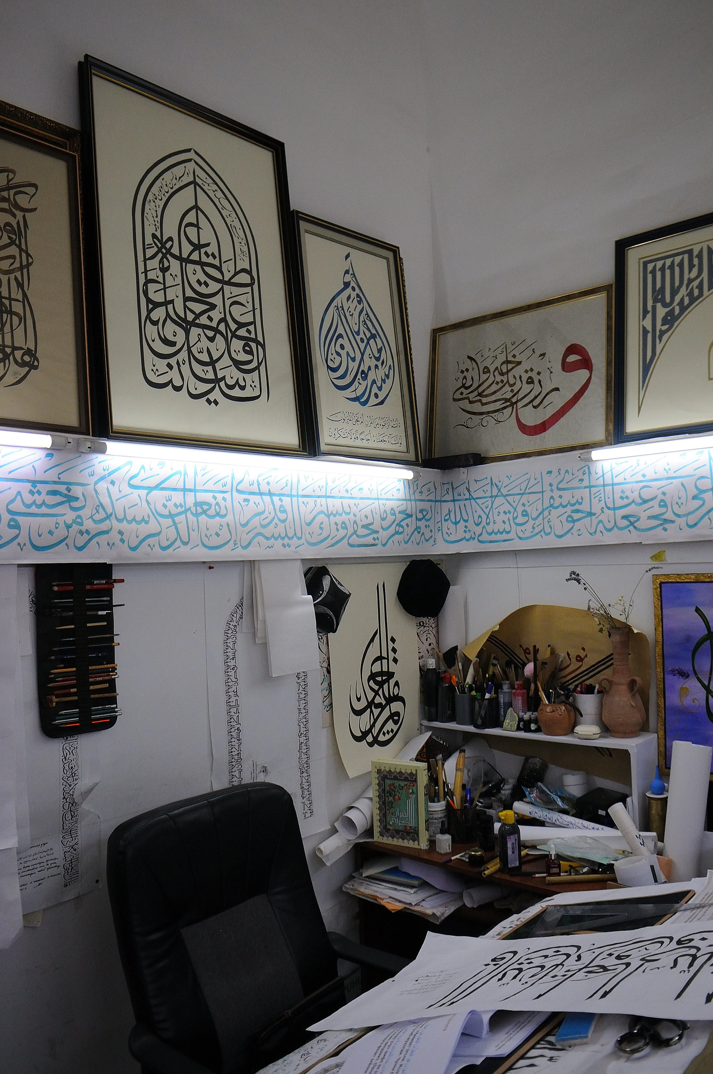 Laboratorio di calligrafia all'interno della madrasa