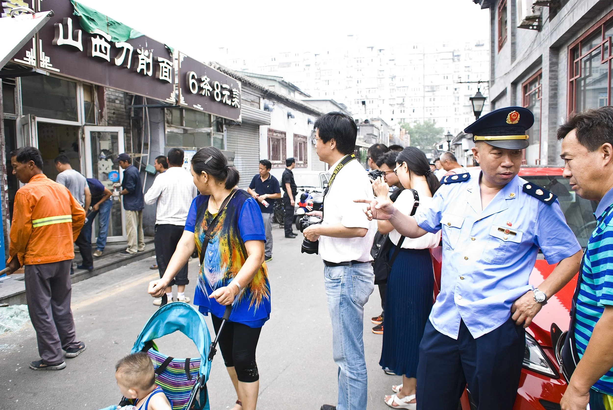 Beijing - chiusura coatta di un esercizio commerciale 