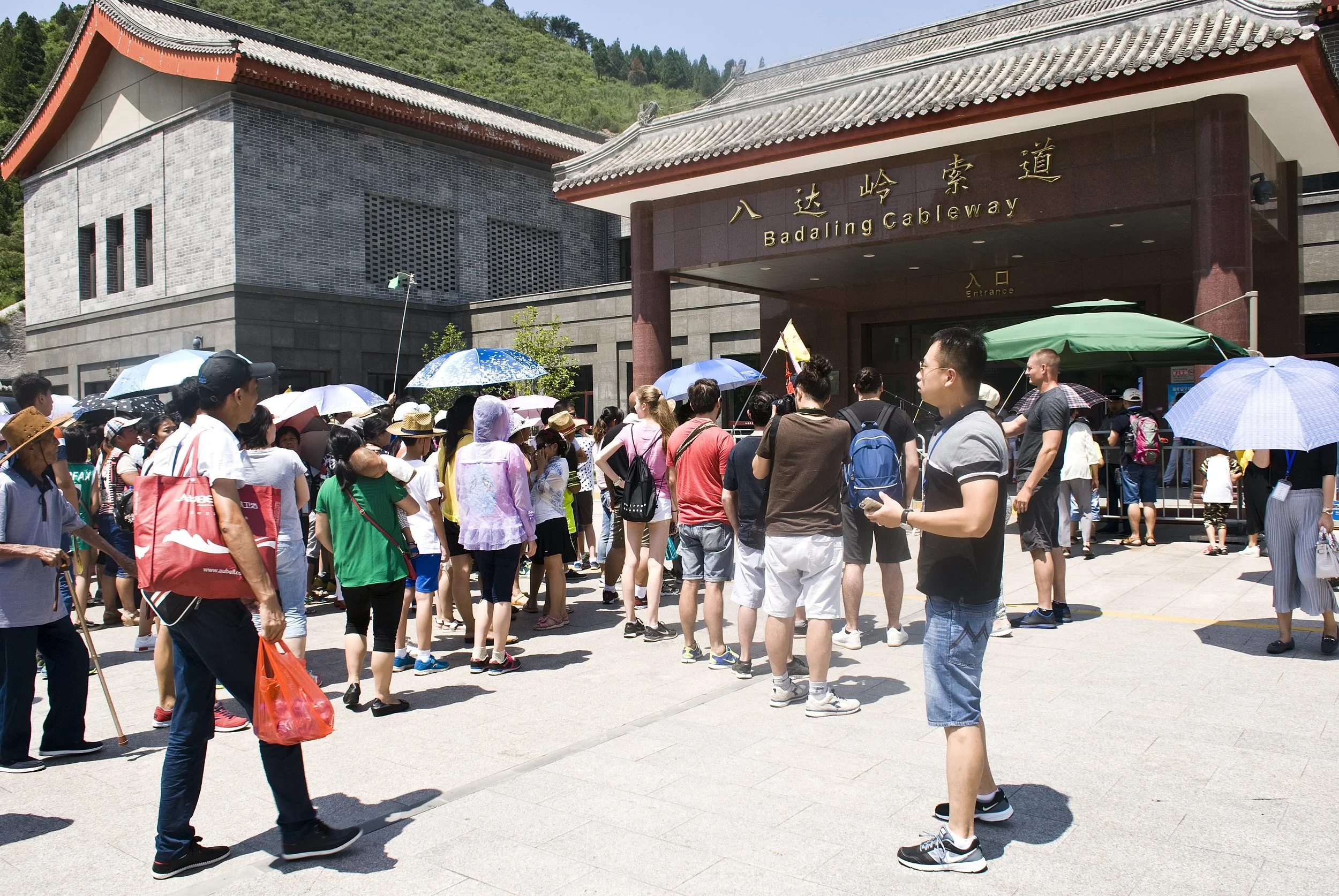 Beijing - stazione a valle della funivia per la Grande Muraglia di Badaling