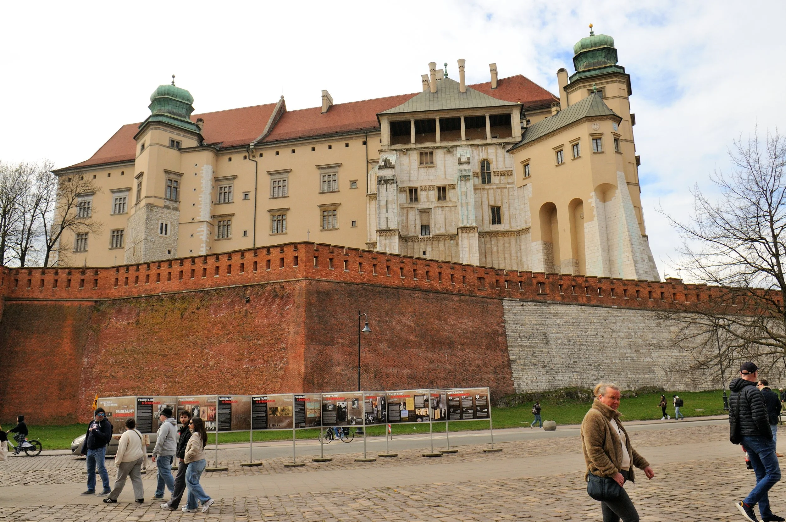 Castello del Wawel - situato sul colle omonimo, area fortificata già nell'Alto Medioevo, è stato per secoli simbolo del potere monarchico.