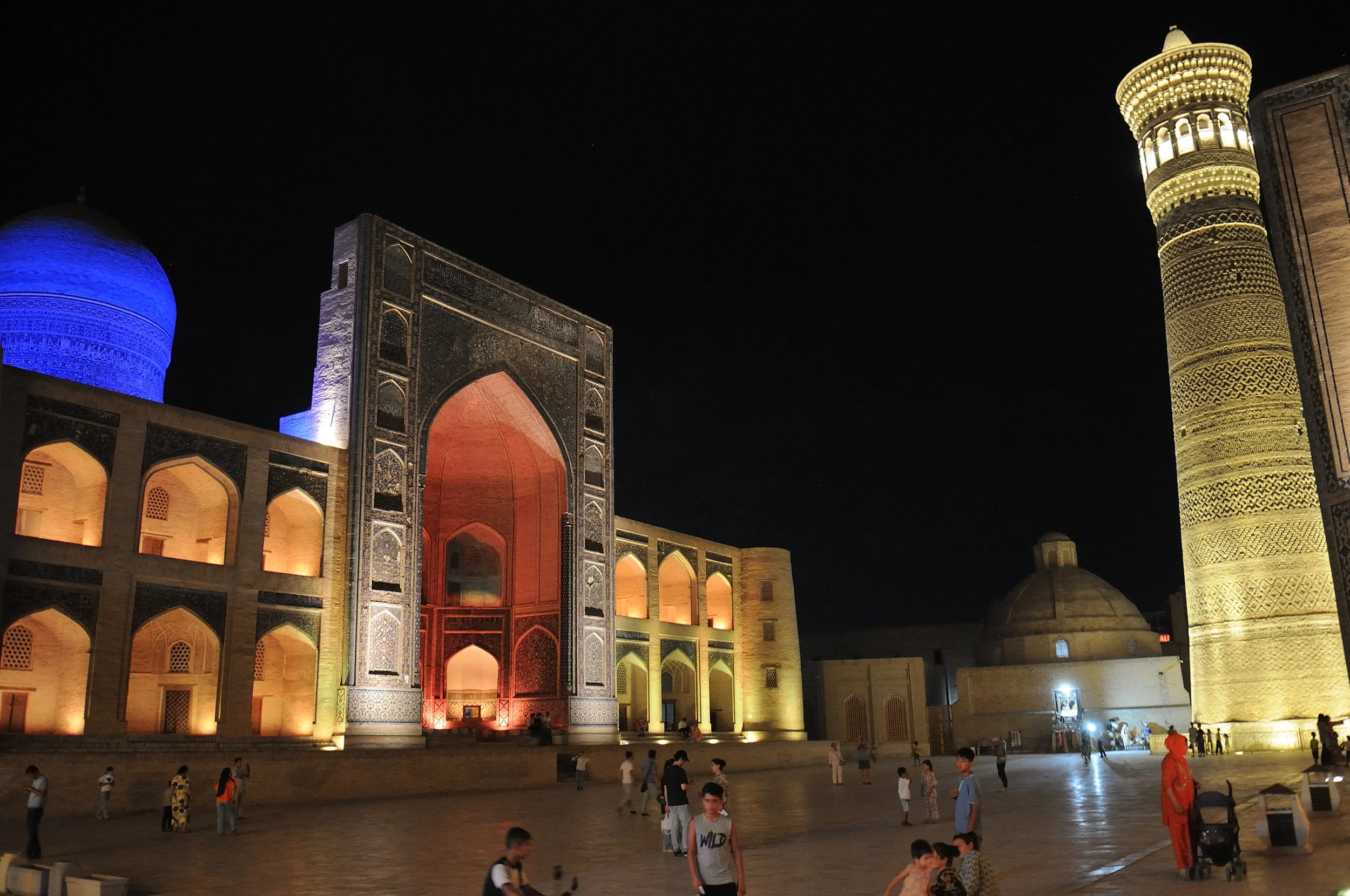 Bukhara - complesso del Po-i-Kalyan, sito utilizzato già in epoca pre-islamica per i culti zorohastriani.