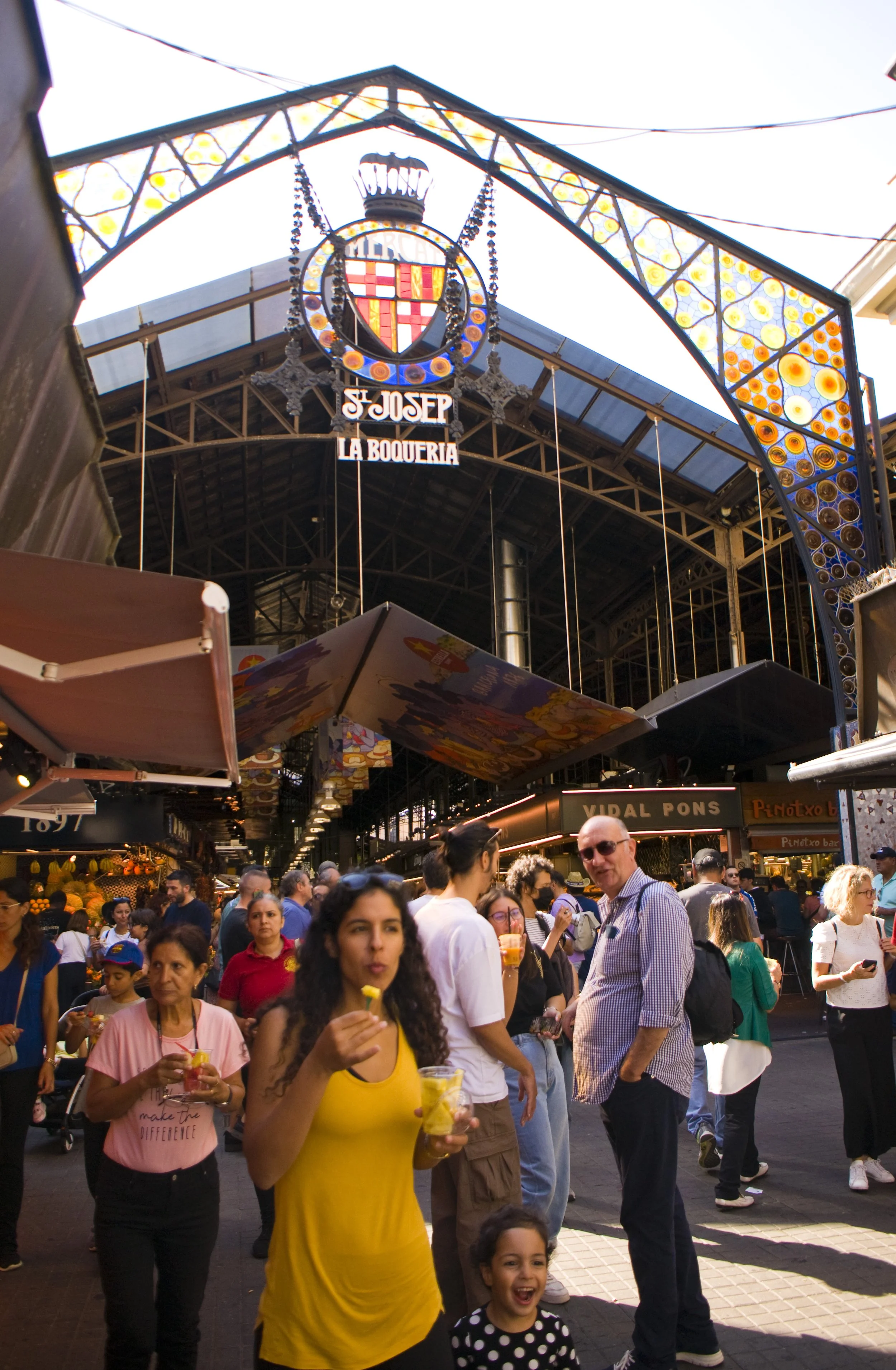 Barcellona - La Boqueria: zona mercatale sin dal XVII secolo, diventa mercato coperto nel 1840.