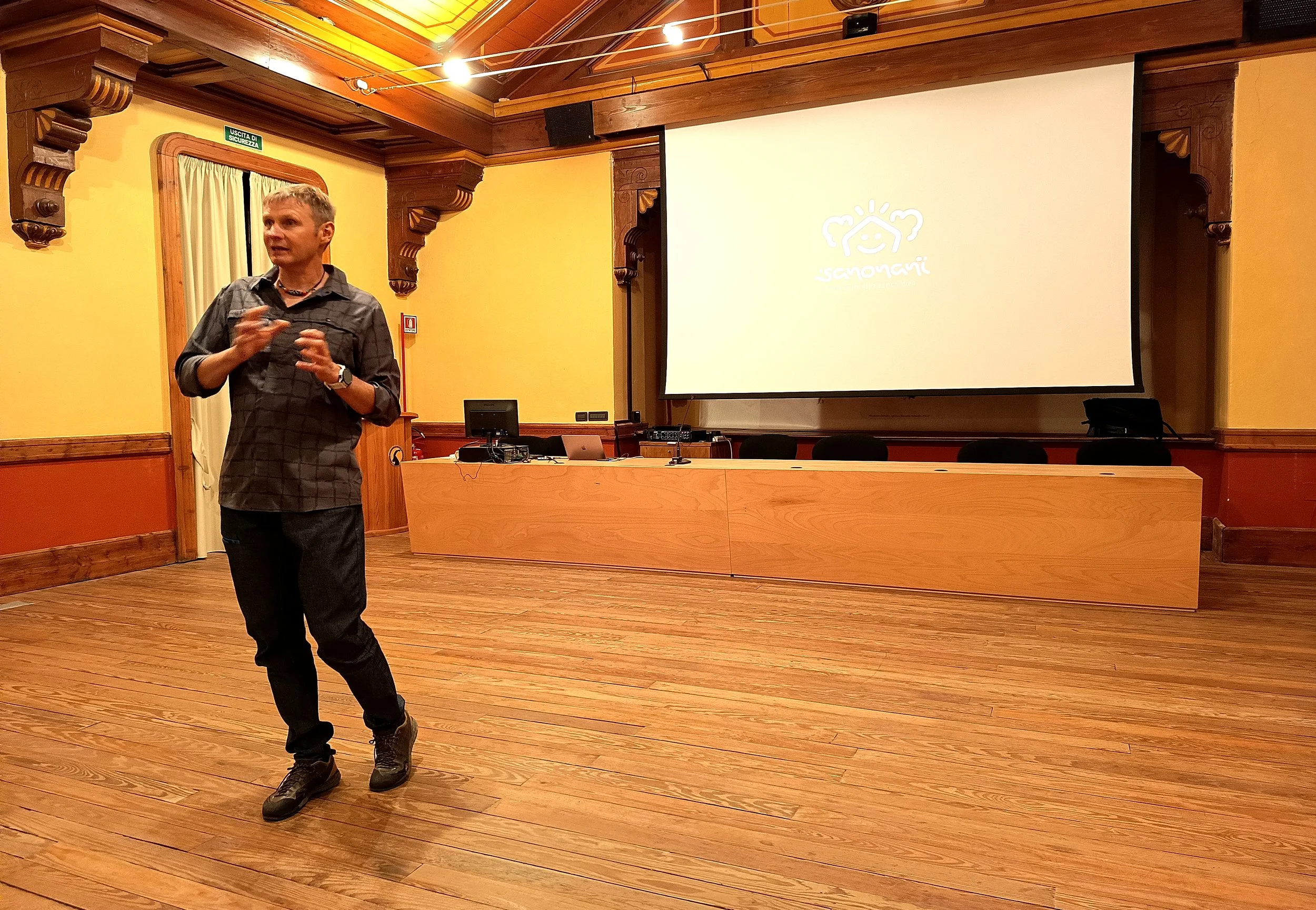 Valle Orco - Ceresole Reale, borgata Prese, centro visitatori "Homo et Ibex": Marco Camandona, guida e alpinista, dal novembre del 2024 fra le venti persone nel mondo ad aver raggiunto tutte le vette superiori agli 8000 m senza ossigeno, presenta il 