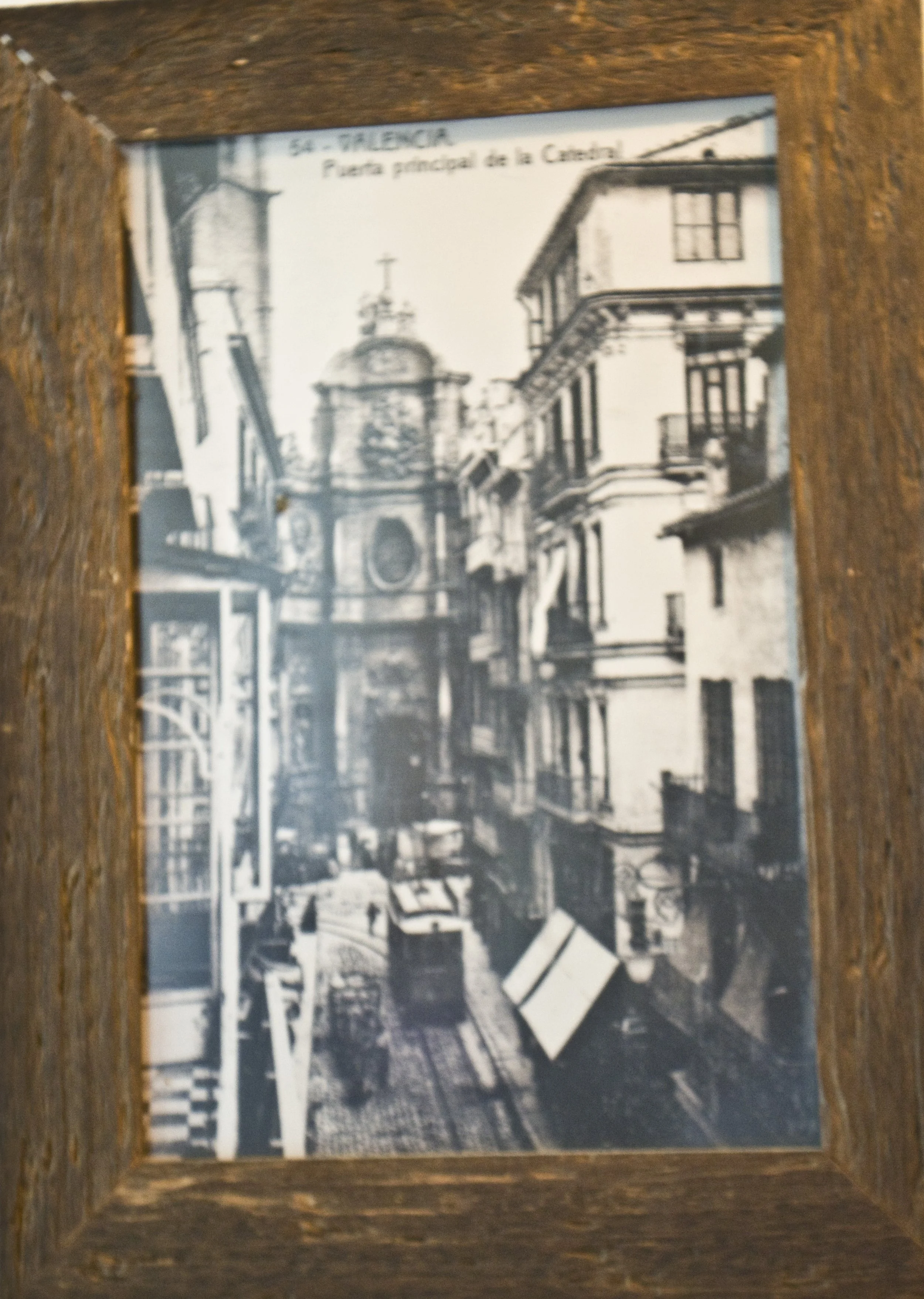 Valencia: la Cattedrale e la città vecchia alla fine dell'800. Agli inizi del '900 il quartiere è stato soggetto a lavori di abbattimento, sventramento e ristrutturazione. Nel 2020-22 si è proceduto alla completa pedonalizzazione...