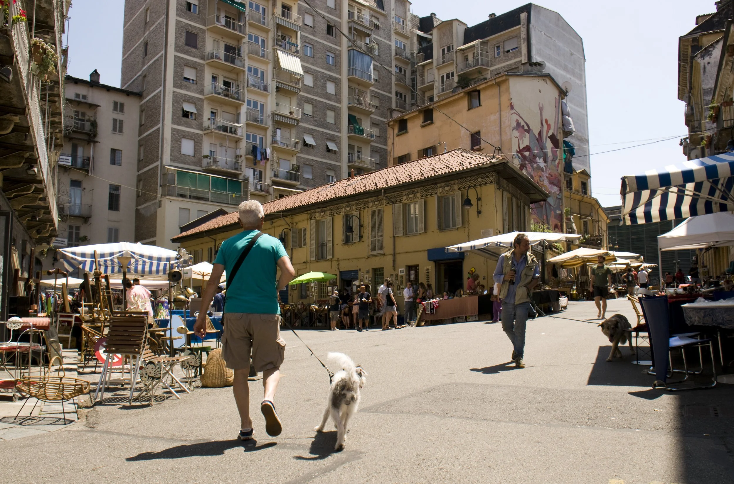 Torino - Gran Balôn, storico mercato dell'antiquariato e del collezionismo che si svolge ogni II domenica del mese dal 1985.