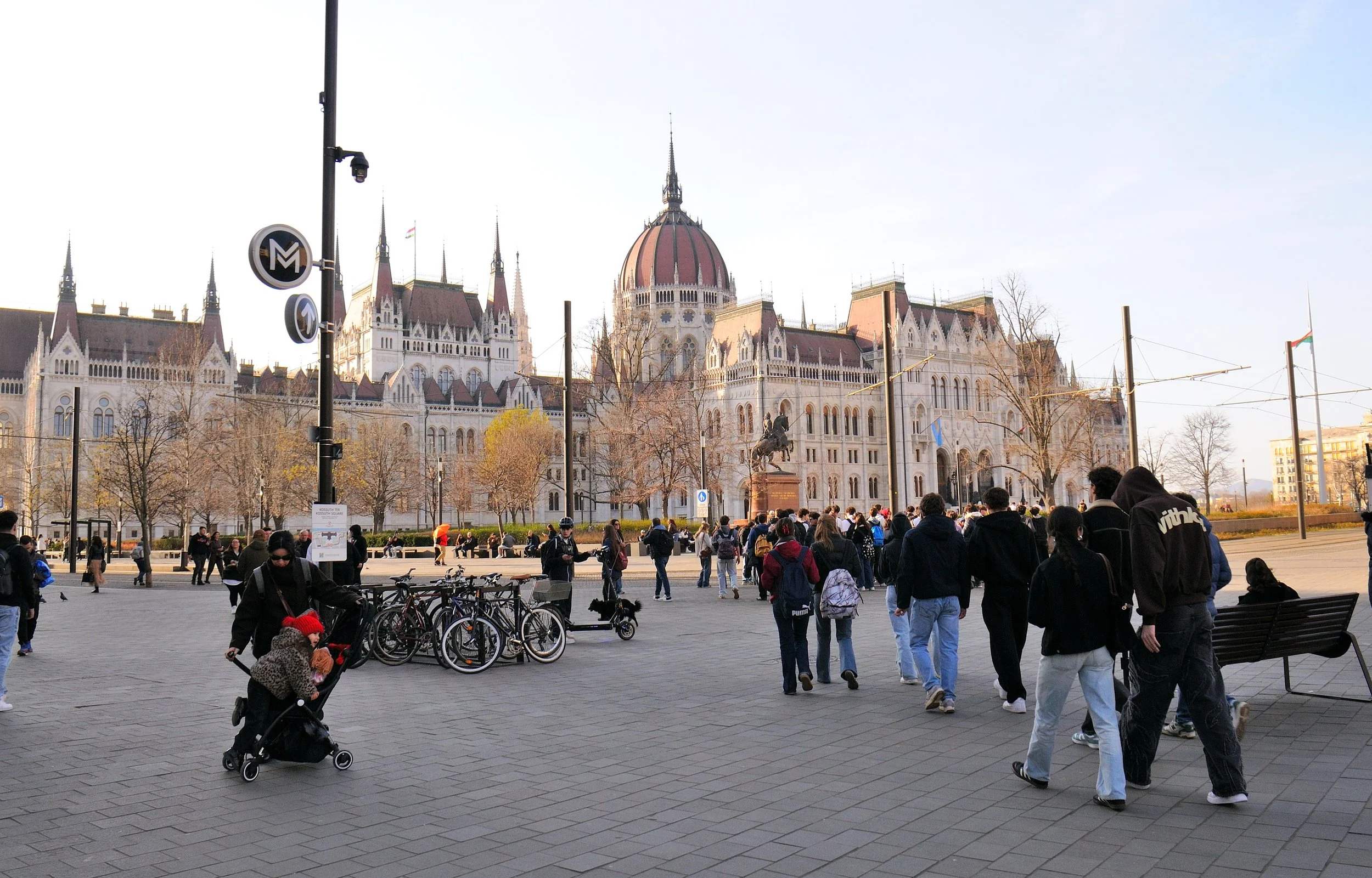 Budapest - Kossuth Lajos tér: la piazza in cui è presente il Palazzo del Parlamento.