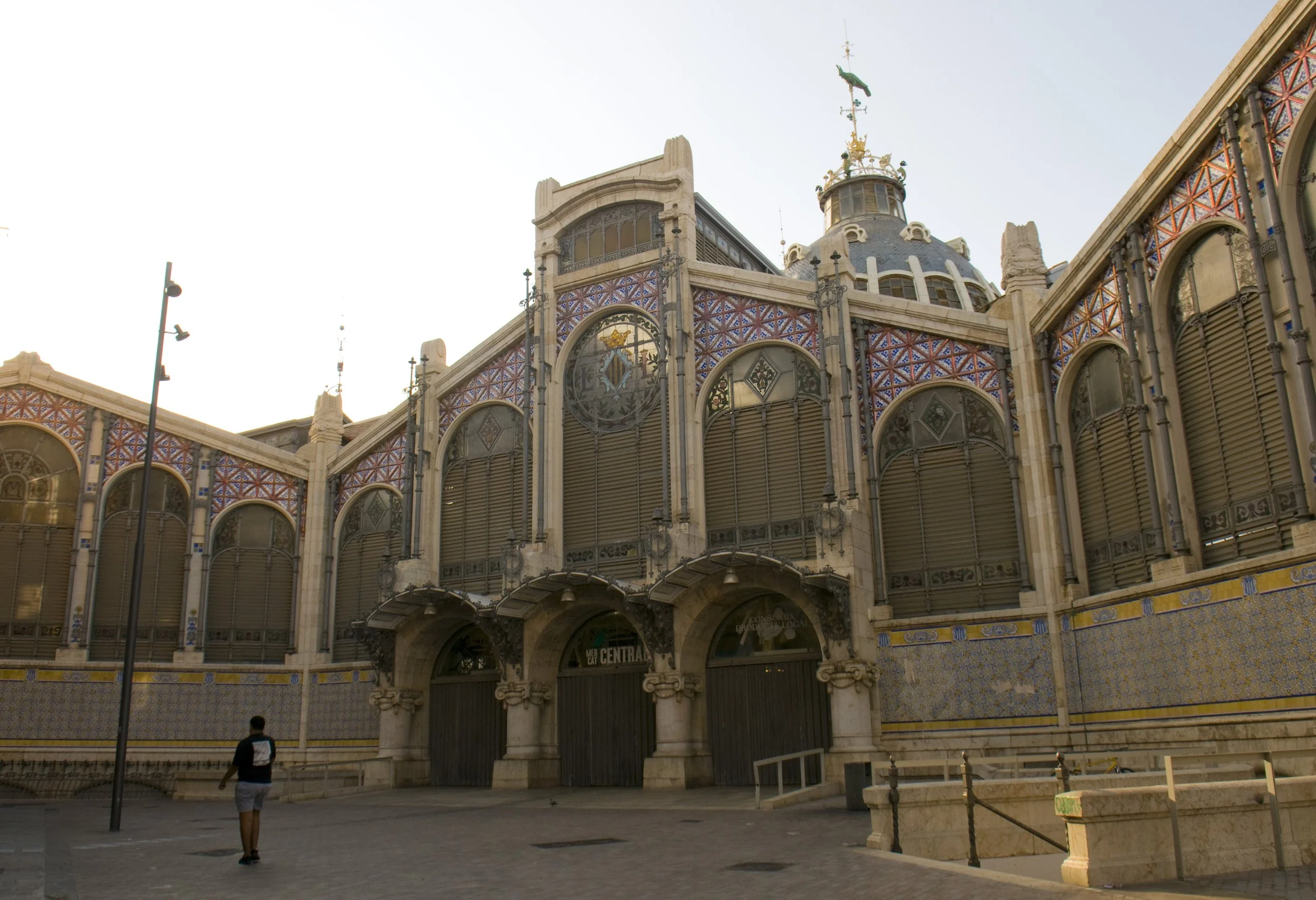 Valencia - Mercado Central: zona mercatale sin dal dominio arabo della città, l'attuale struttura fu costruita fra il 1914 e il 1928.