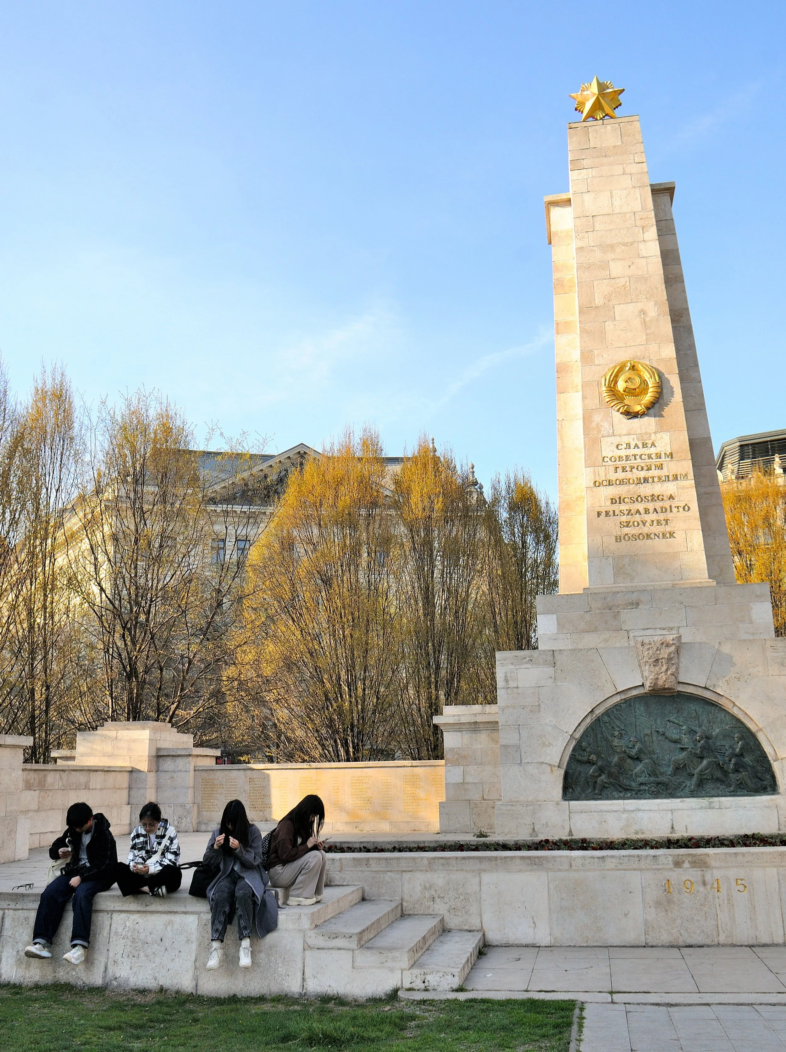 Budapest - monumento all'Armata Rossa (1946): unico monumento rimasto nel centro della città che rimanda alla storia dell'URSS.