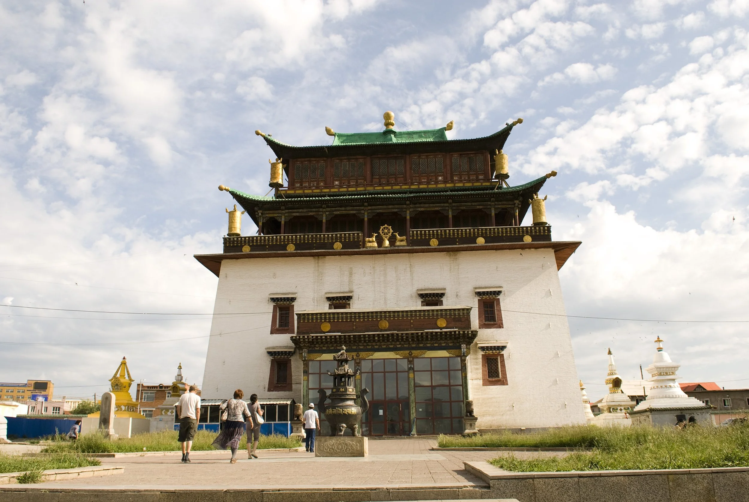 Ulan Bator - Monastero di Gandantegchinlen, il principale complesso buddista della Mongolia.