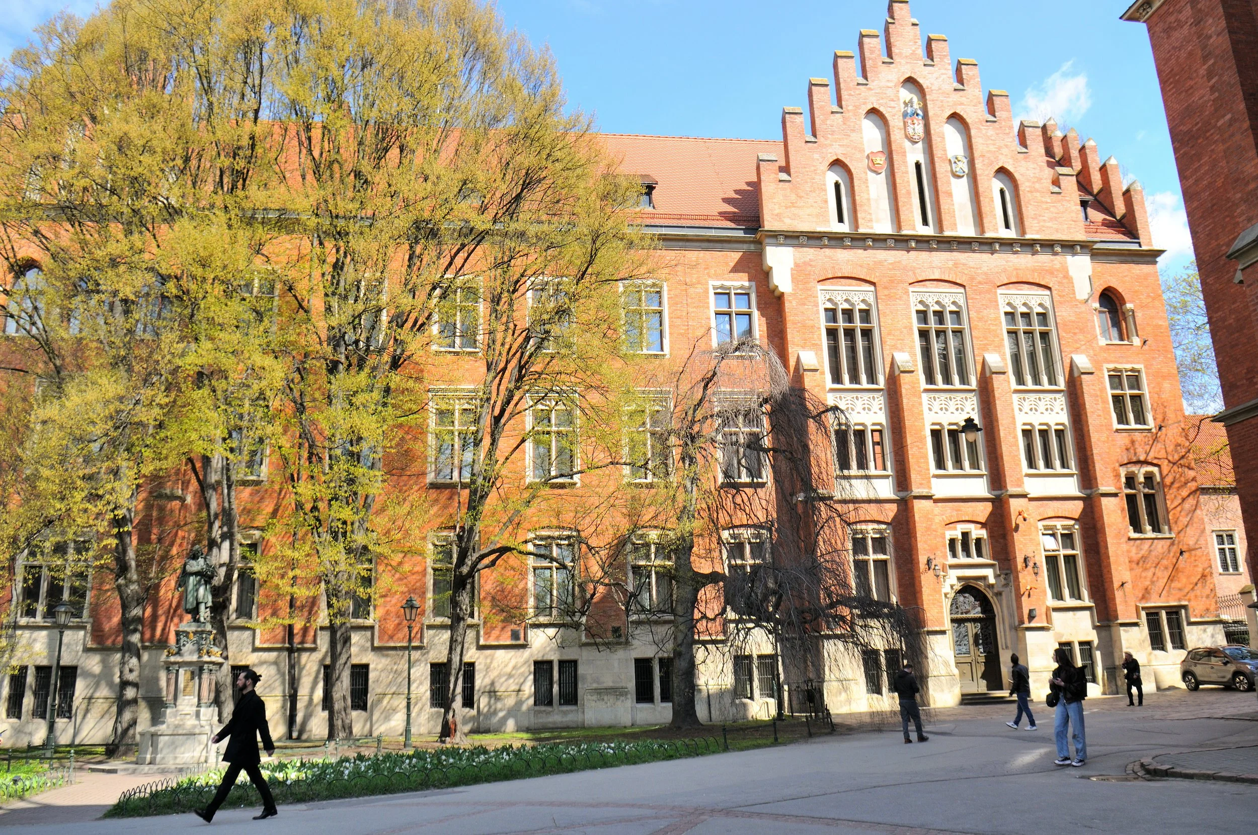 Nei pressi del Collegium Maius, Università Jagellonica. Fondata nel 1364 da Re Casimiro il Grande, negli anni 1491-1495 vi studiò Mikołaj Kopernik, Niccolò Copernico.
