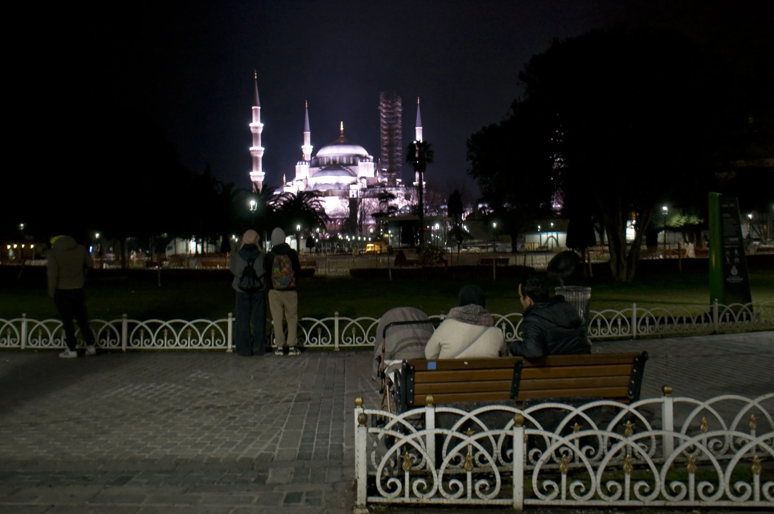 La Moschea Blu: il sultano Ahmed I diede avvio ai lavori nel 1609. L'edificio fu terminato nel 1617. È considerata una delle più belle moschee del mondo.