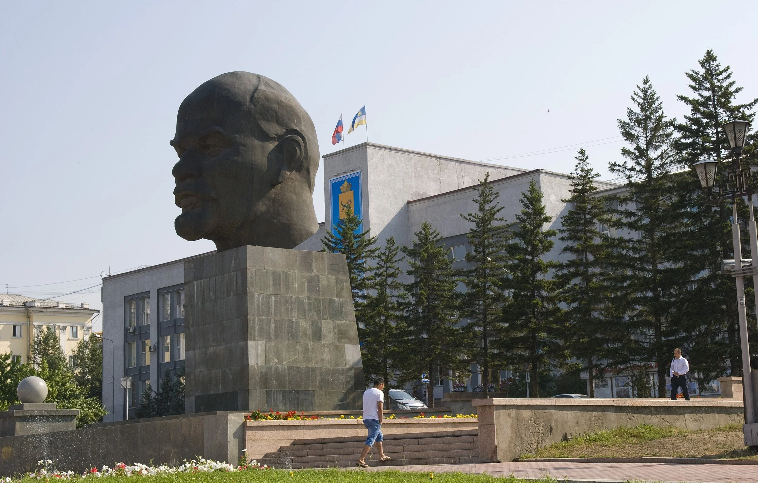Ulan Ude - un Lenin da record: il più grande monumento dedicato al leader bolscevico.  Una testa in bronzo che misura 7,7 x 4,5 metri e pesa 42 tonnellate (in Piazza dei Soviet dal 1971).