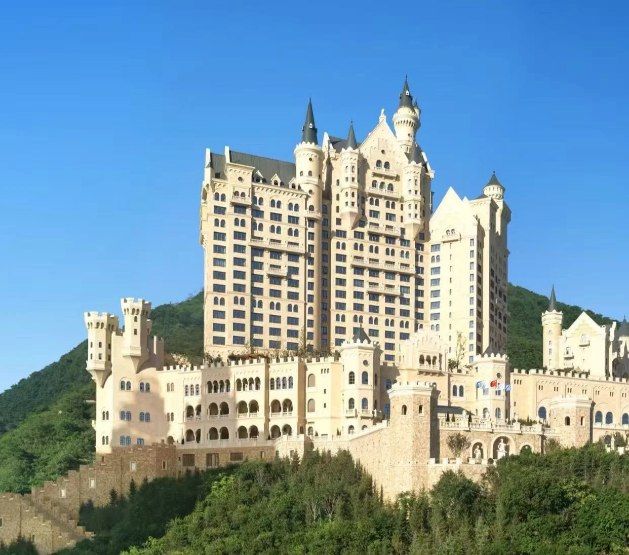 The Castle Hotel, Dalian (1).jpg