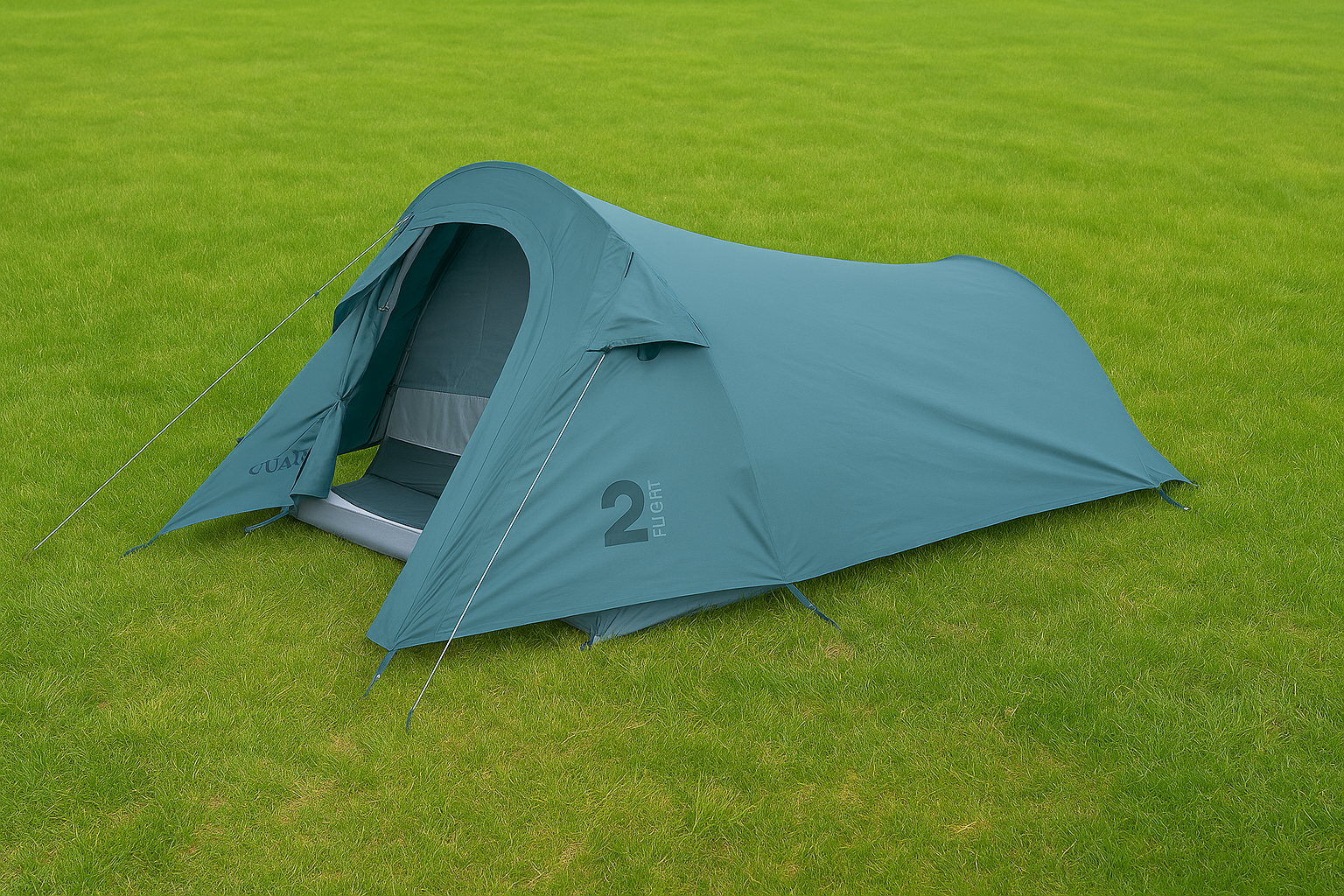 Tente de camping bleue sur une pelouse verte