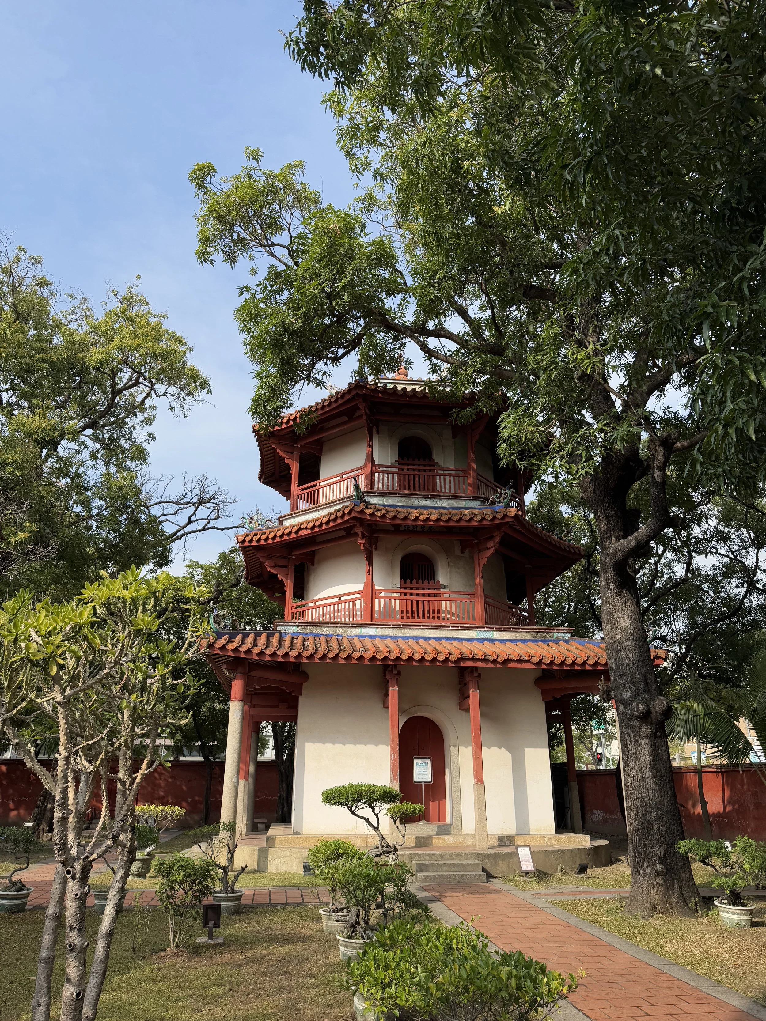 A picture of the confucius temple in Tainan, Taiwan