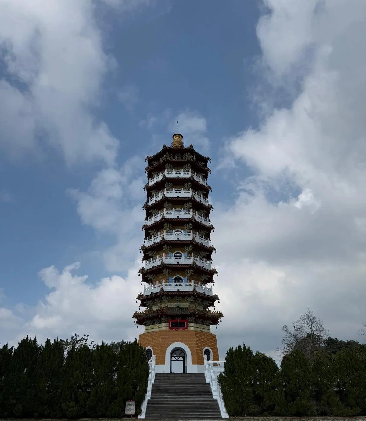 A snapshot of the T'zu-en Pagado at Sun Moon Lake in Taiwan