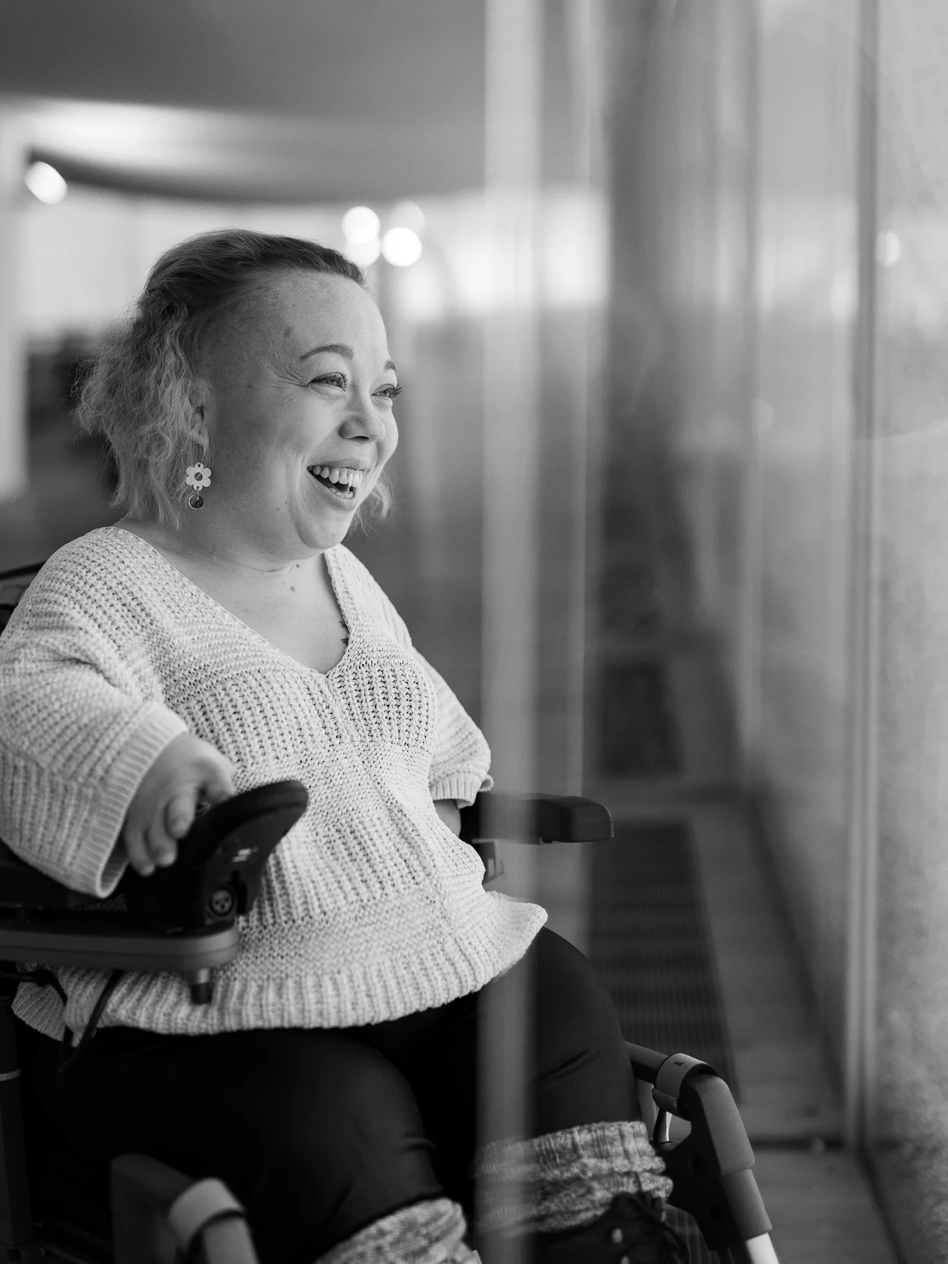 Persoonalliset henkil&ouml;kuvat suunnitellaan aina yksil&ouml;llisesti 🤍

Sannan toive oli saada kuvia kirjagramiin ja t&auml;llaisia aika minimalistisia potretteja. Kuvattiin tunti @oodihelsinki kolmannessa kerroksessa ja muistin taas, miten upeas