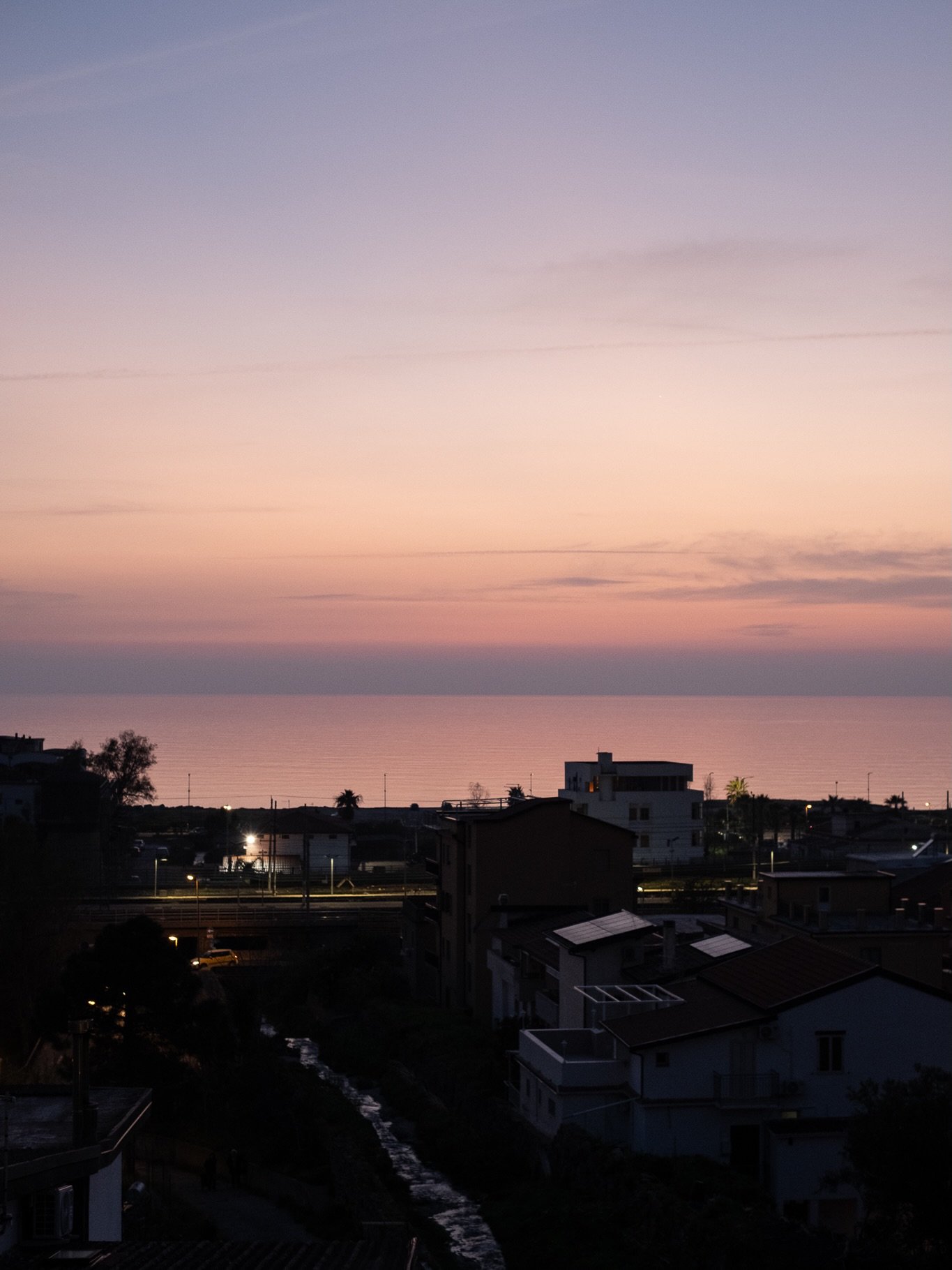 Terveisi&auml; Italiasta! 🇮🇹 Matka maata pitkin ei tuttuun tapaan mennyt ihan suunnitelmien mukaan, mutta hyvin kuitenkin! Y&ouml;junan ollessa yli kolme tuntia my&ouml;h&auml;ss&auml;, vaihdoin suunnitelmaa lennosta ja tulinkin Baselista suoraan P