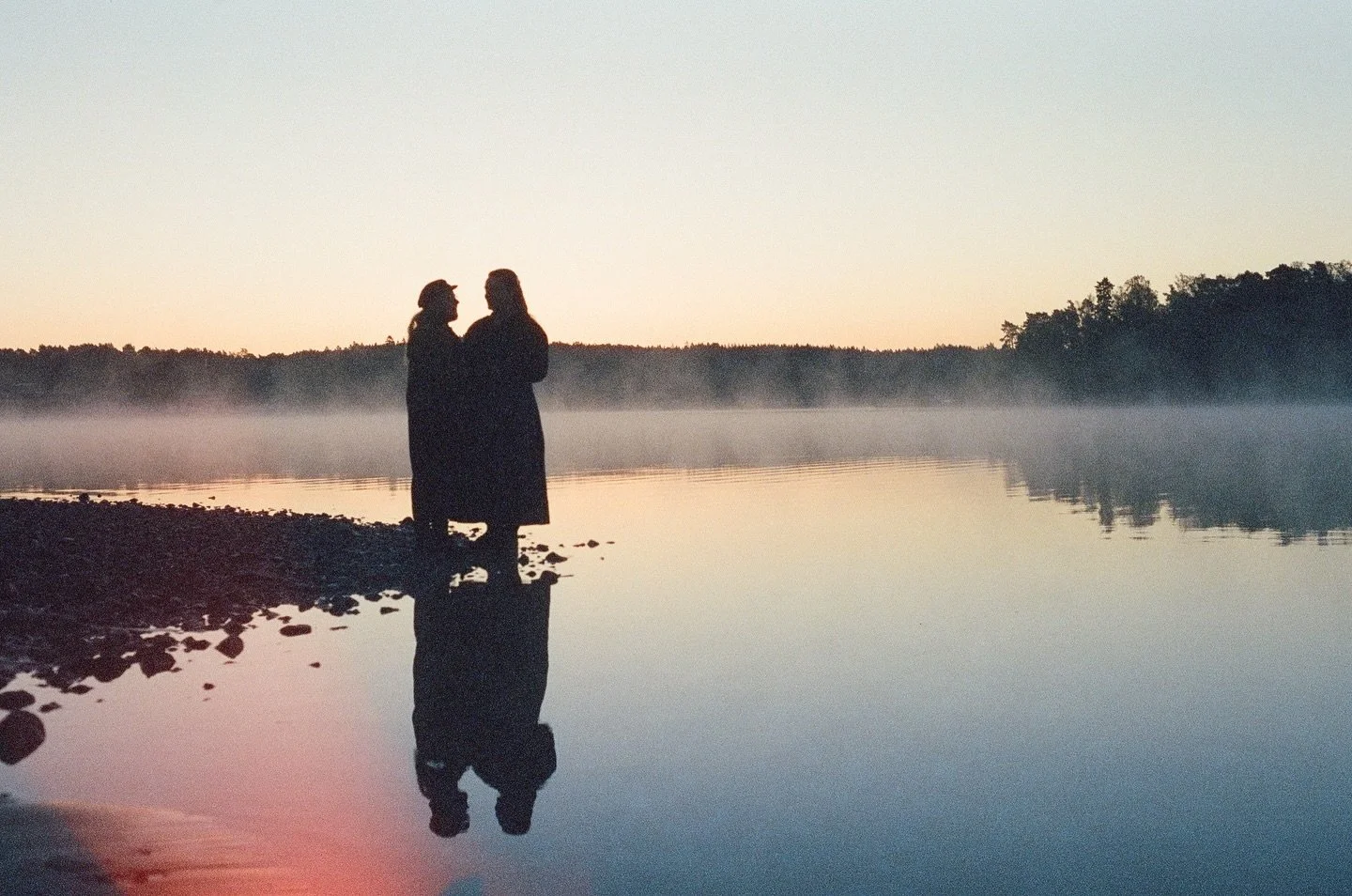 Rahapuhe l&ouml;ytyy jatkossa @rakkaudesta_rahataitoihin -tililt&auml; - ainakin p&auml;&auml;osin! 💸🖤 T&auml;&auml;ll&auml; jaan edelleen storien puolella arkea ja politiikkaa, ja v&auml;h&auml;n joka puolella valokuvaukseen ja maata pitkin matkai
