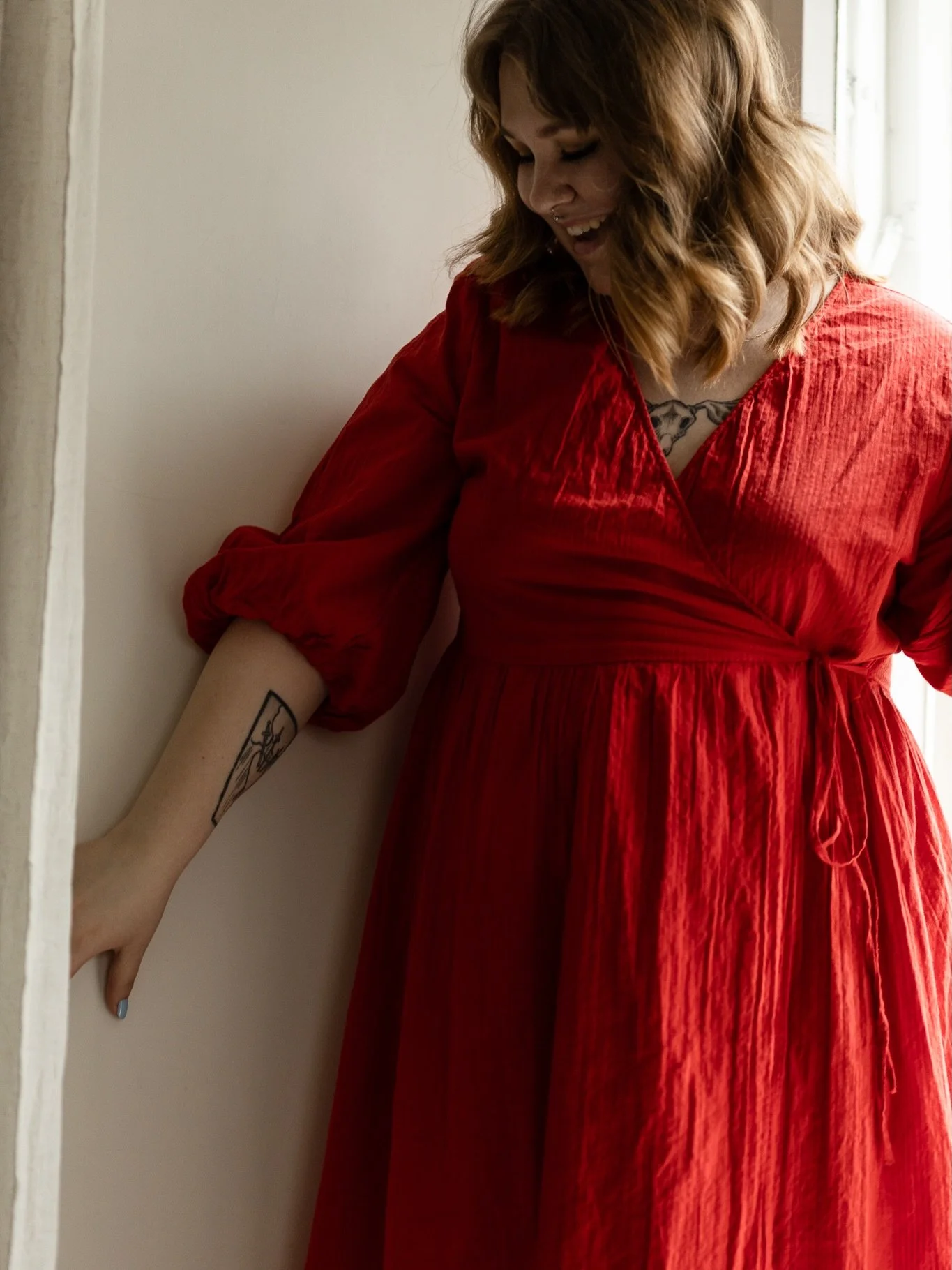 Toissakev&auml;&auml;n harmaan p&auml;iv&auml;n valoa 🫰🏻

Usein toivotaan kuvausp&auml;iv&auml;lle aurinkoa, ja onhan se ihana &ndash; haastava, vaihteleva, mutta ihana! Pilvisen p&auml;iv&auml;n valo ei kuitenkaan j&auml;&auml; kakkoseksi, sen peh